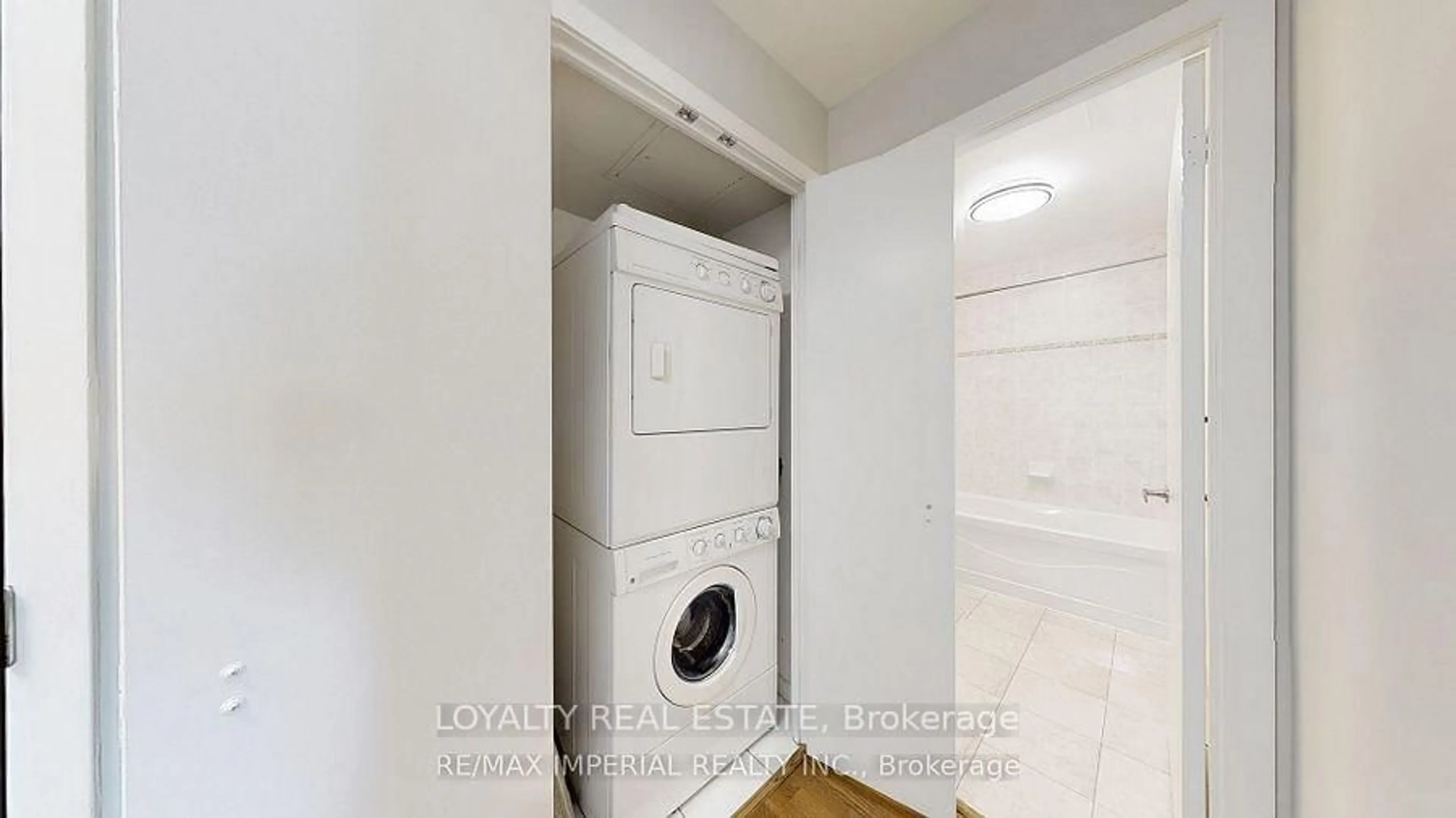 Laundry room for 65 Bremner Blvd #4907, Toronto Ontario M5J 0A7