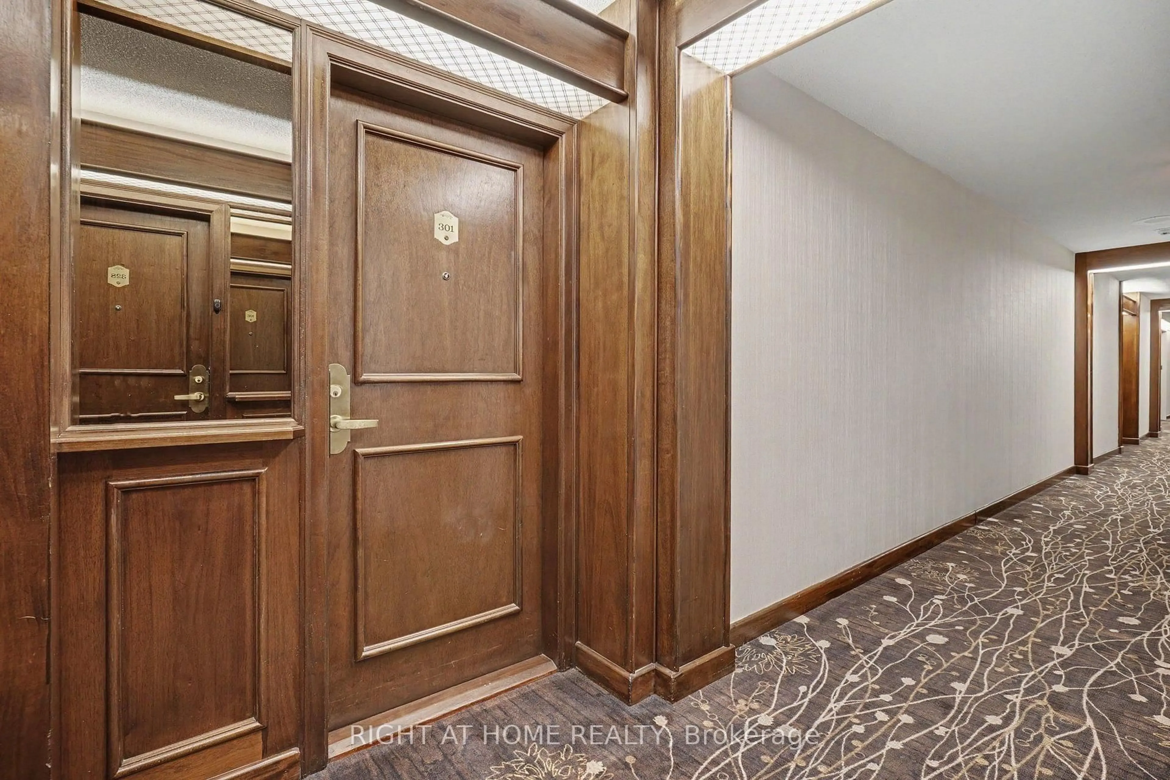 Indoor foyer for 1200 Don Mills Rd #301, Toronto Ontario M3B 3N8