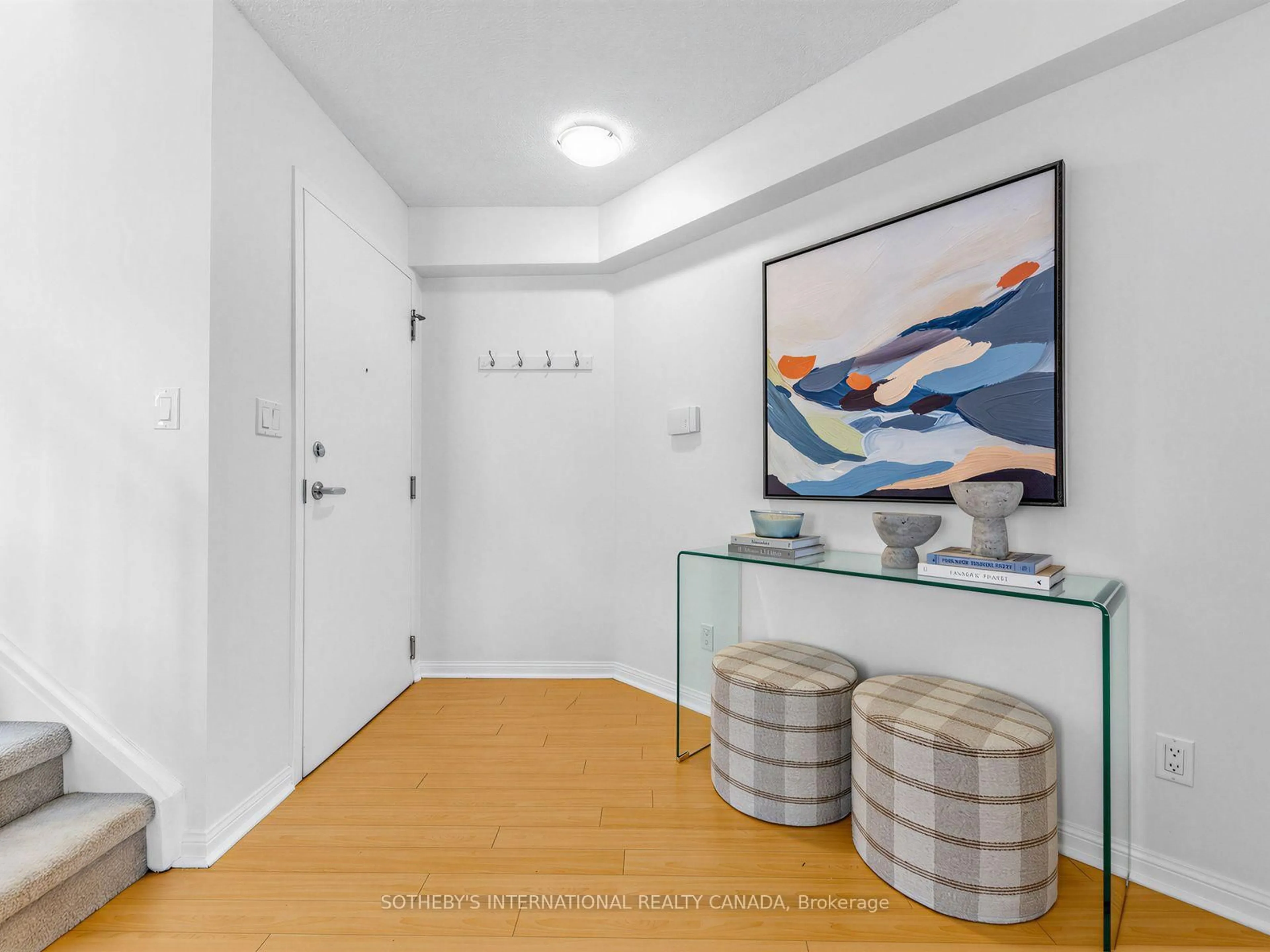 Indoor entryway for 119 Merton St #412, Toronto Ontario M4S 3G5