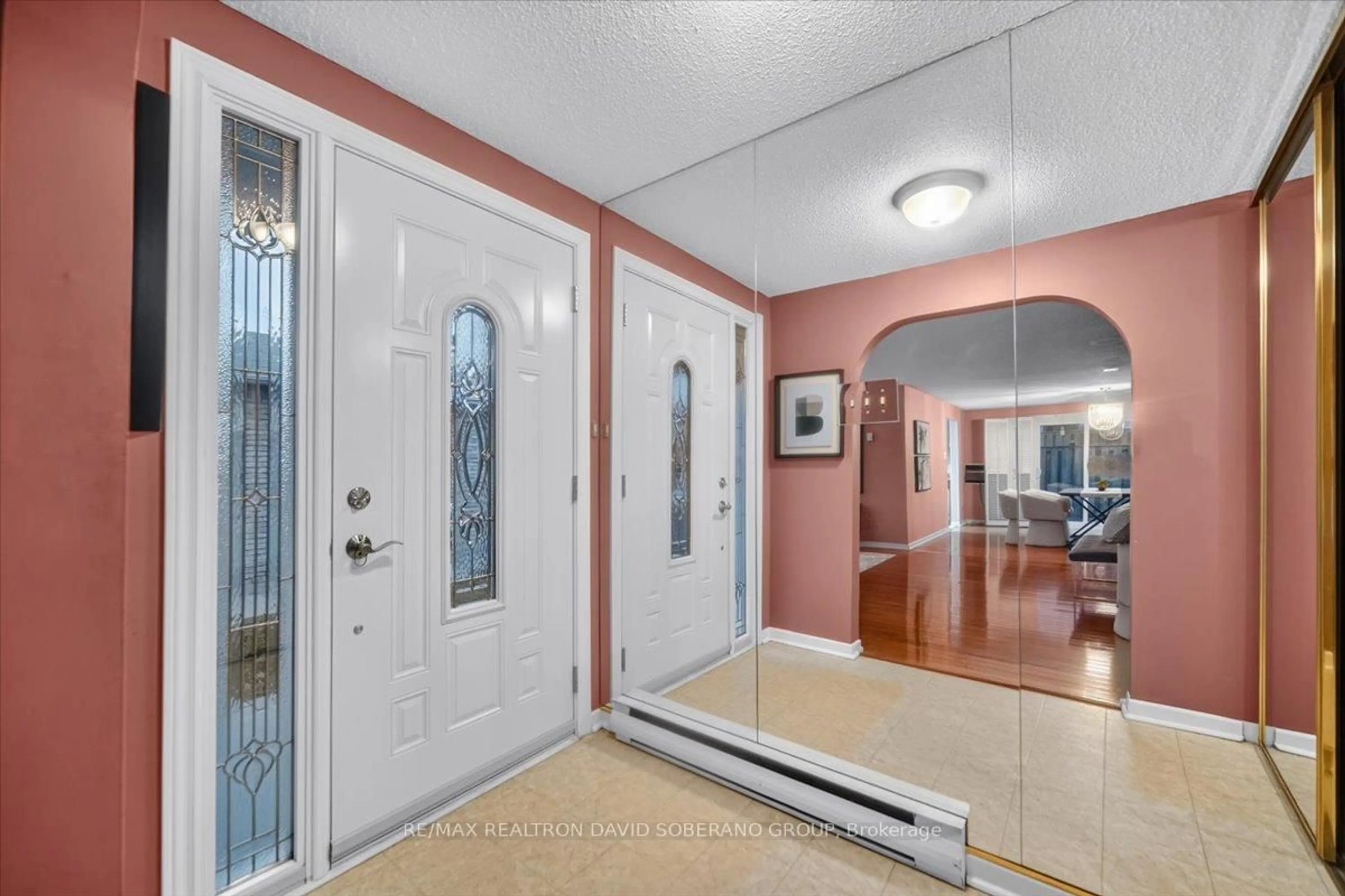 Indoor entryway for 52 Antibes Dr, Toronto Ontario M2R 3K5