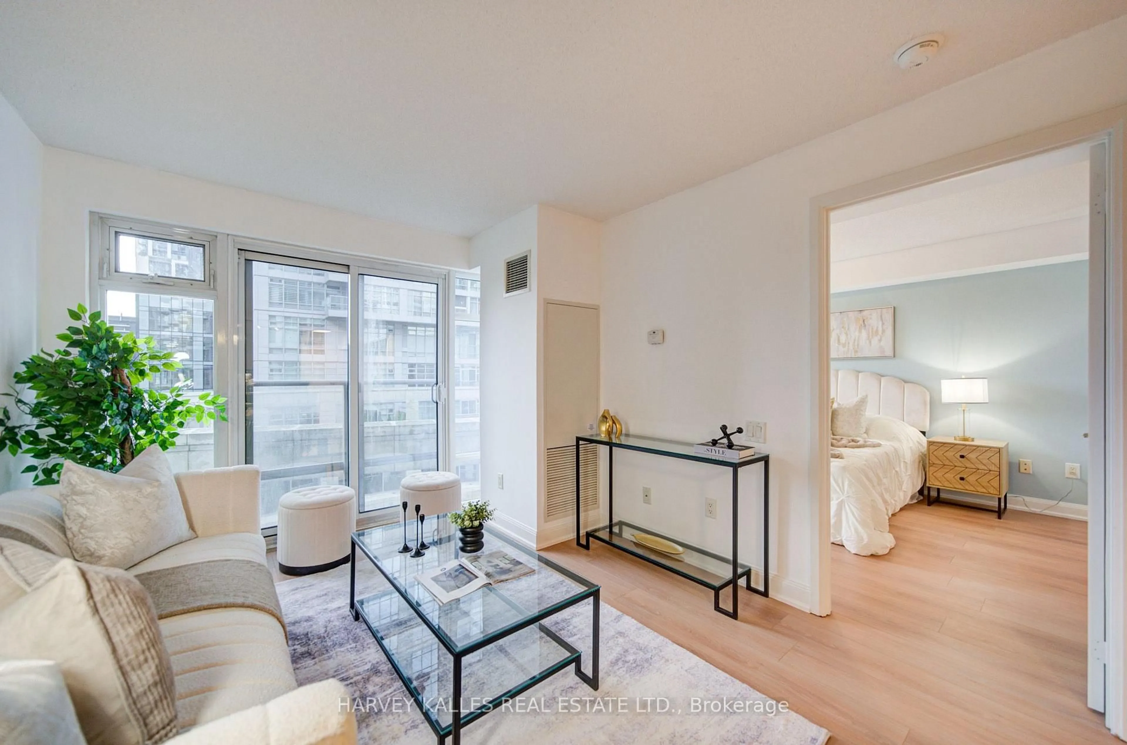 Living room with furniture, unknown for 2191 Yonge St #504, Toronto Ontario M4S 3H8