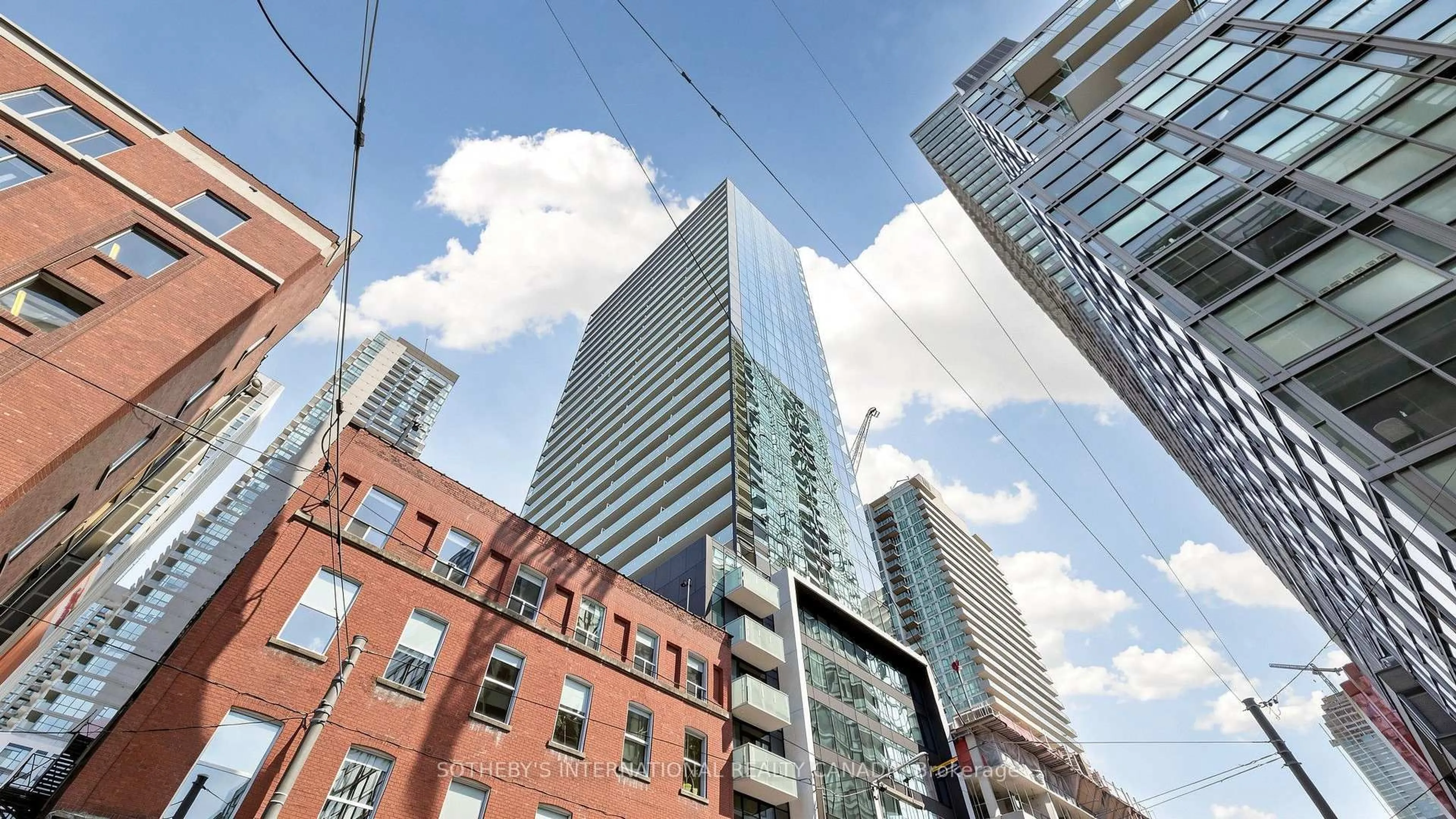 Blurry image for 11 Charlotte St #2807, Toronto Ontario M5V 0M6
