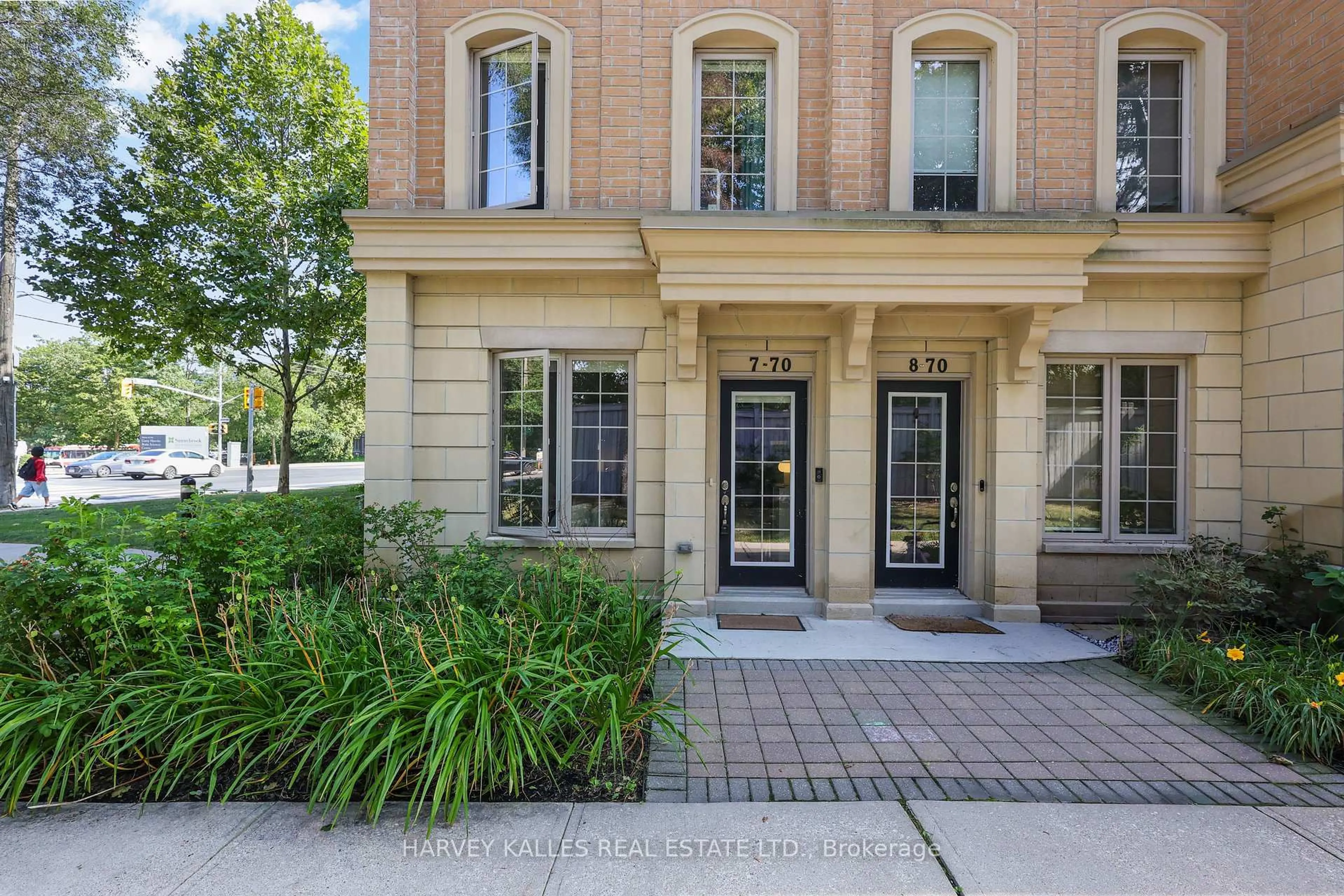 Unknown for 70 Hargrave Lane #7, Toronto Ontario M4N 0A4