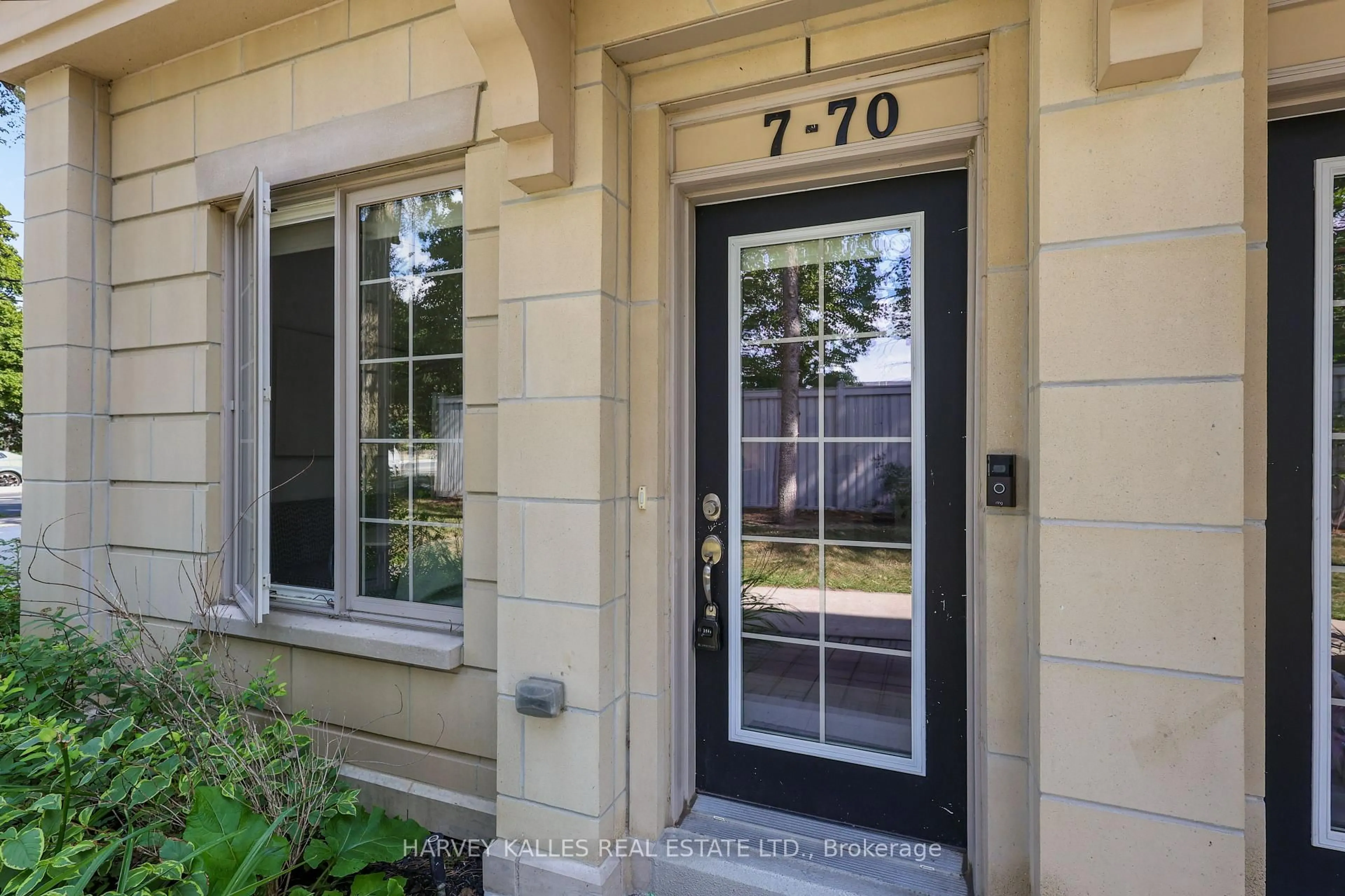 Indoor entryway for 70 Hargrave Lane #7, Toronto Ontario M4N 0A4