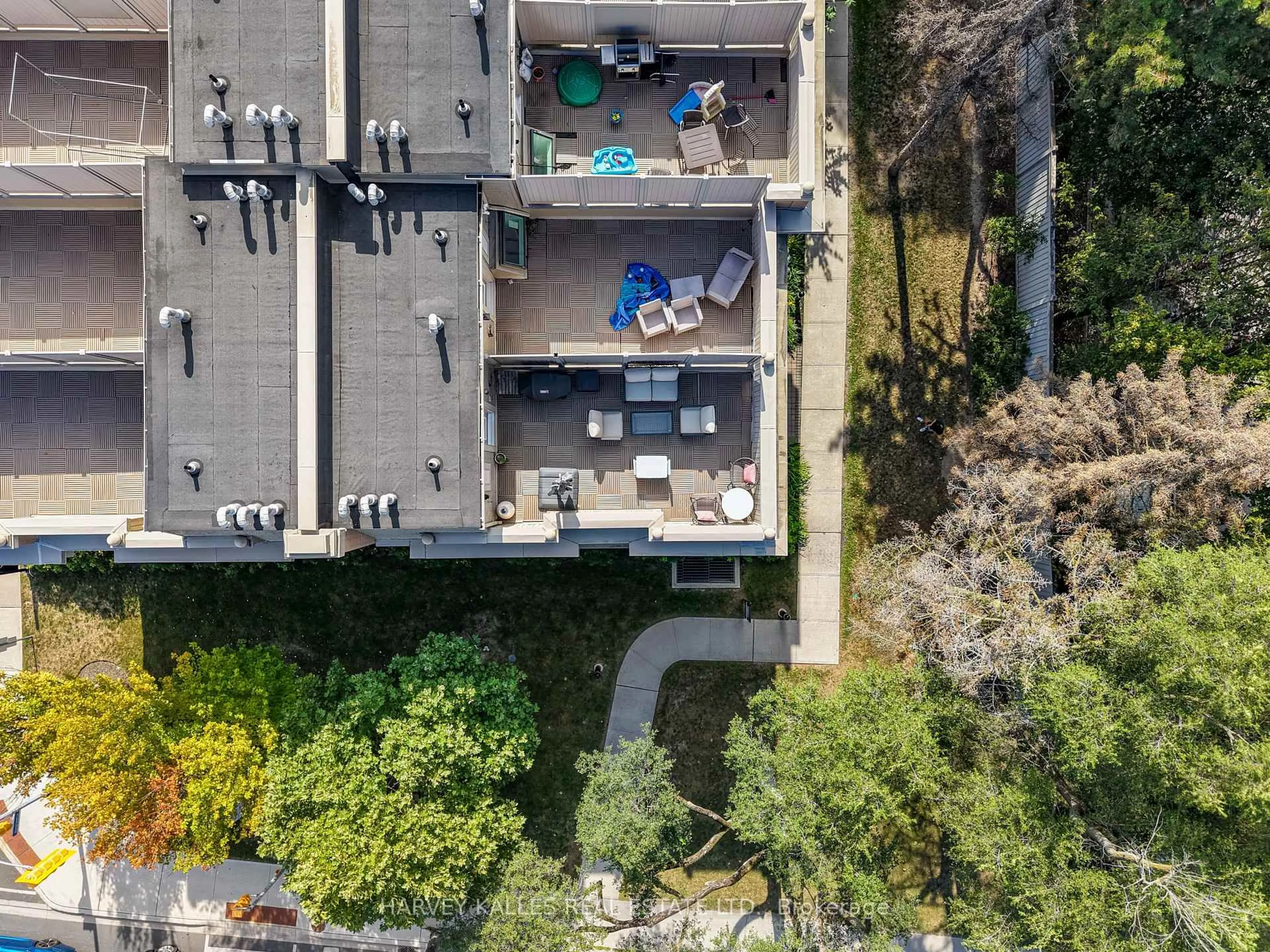 A pic from outside/outdoor area/front of a property/back of a property/a pic from drone, city buildings view from balcony for 70 Hargrave Lane #7, Toronto Ontario M4N 0A4