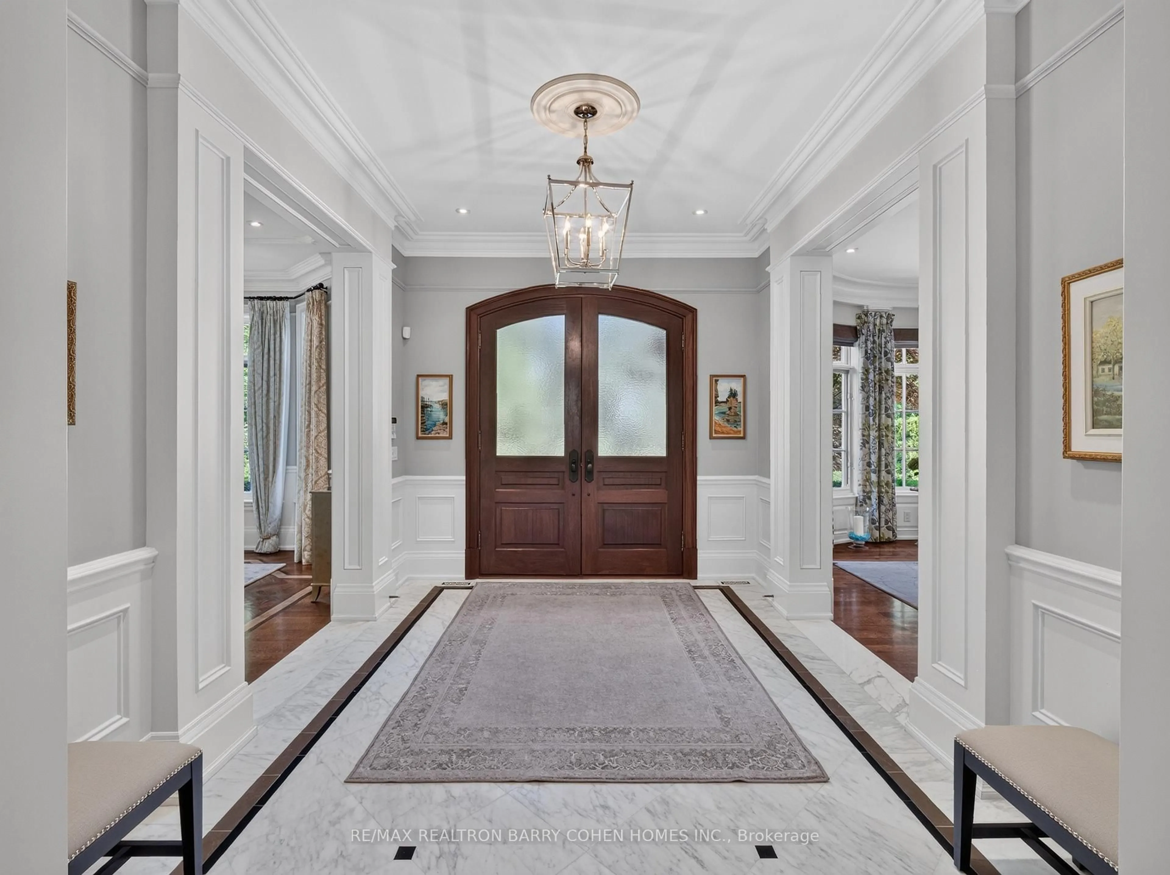 Indoor entryway for 21 Don Ridge Dr, Toronto Ontario M2P 1H3