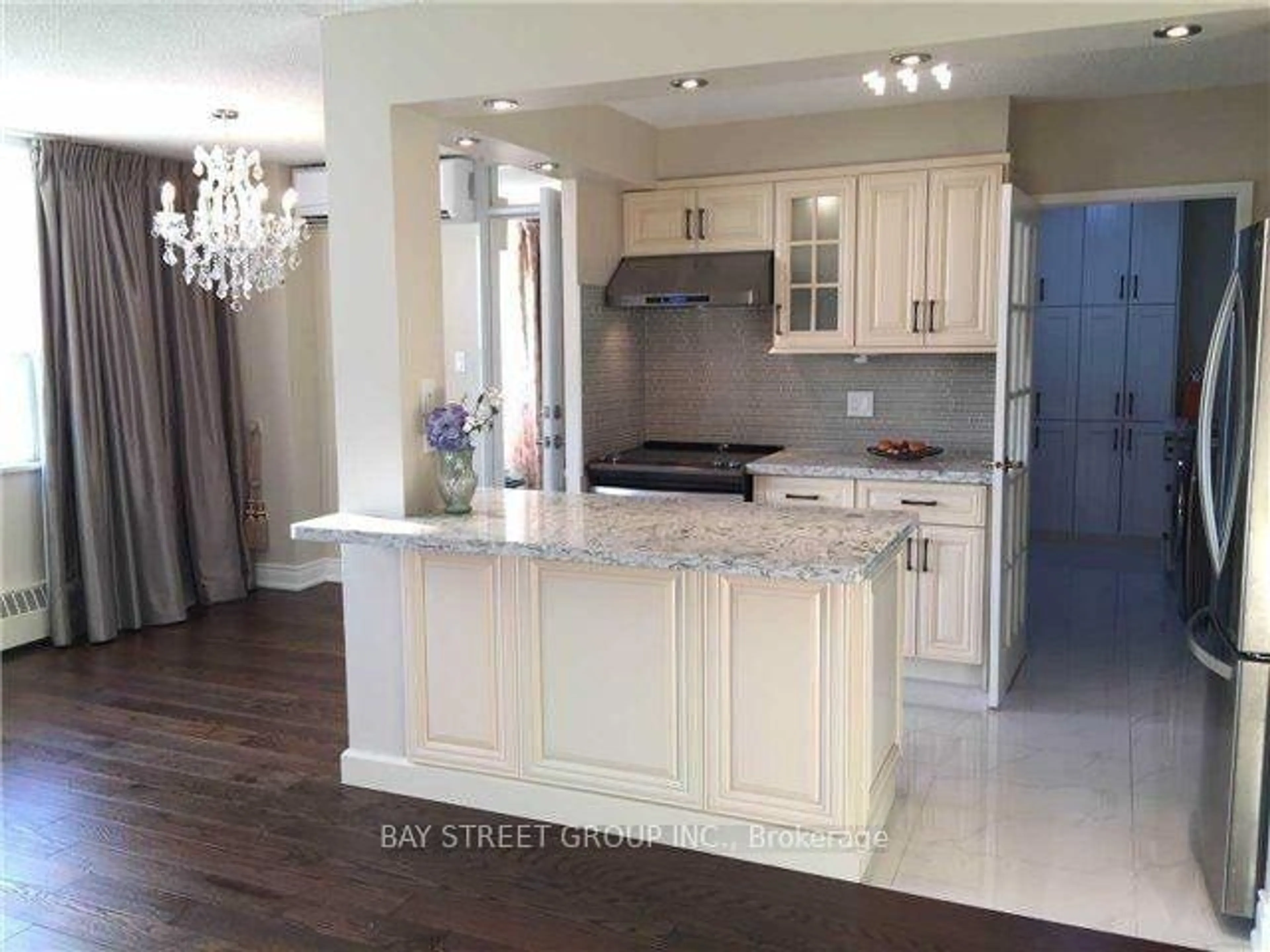 Open concept kitchen, ceramic/tile floor for 5 Parkway Forest Dr #1210, Toronto Ontario M2J 1L2