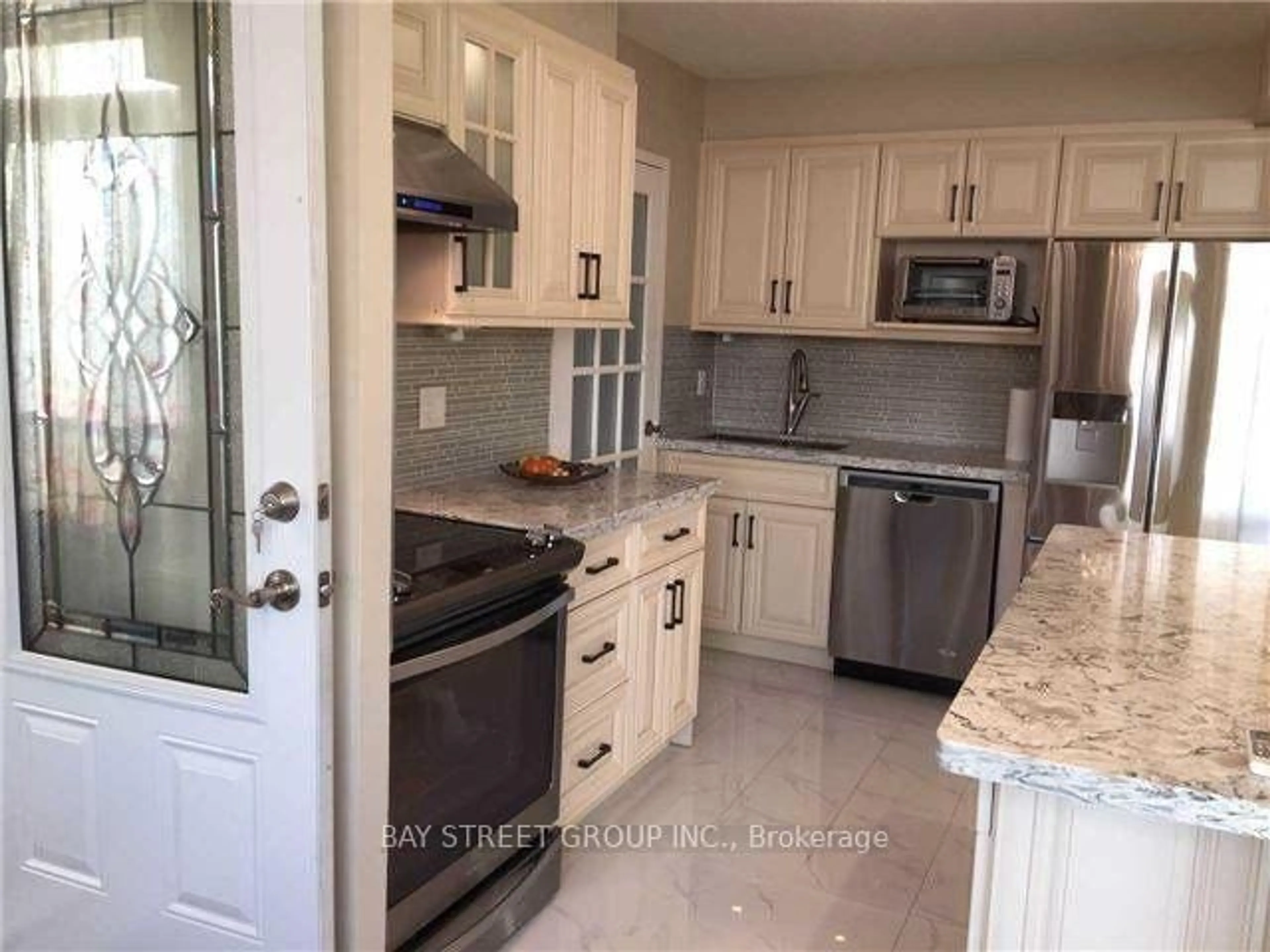 Open concept kitchen, ceramic/tile floor for 5 Parkway Forest Dr #1210, Toronto Ontario M2J 1L2