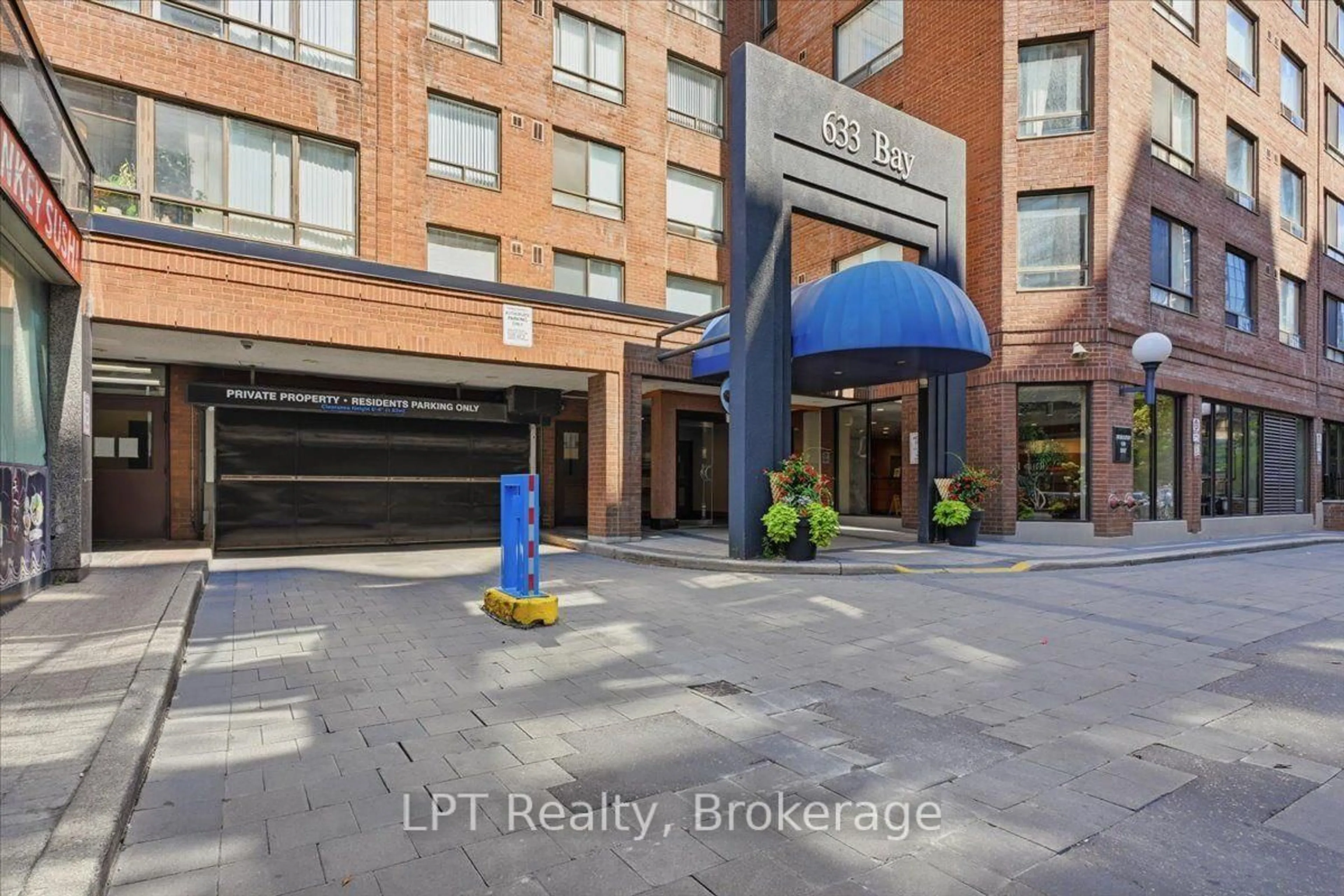 Lobby for 633 Bay St #2721, Toronto Ontario M5G 2G4