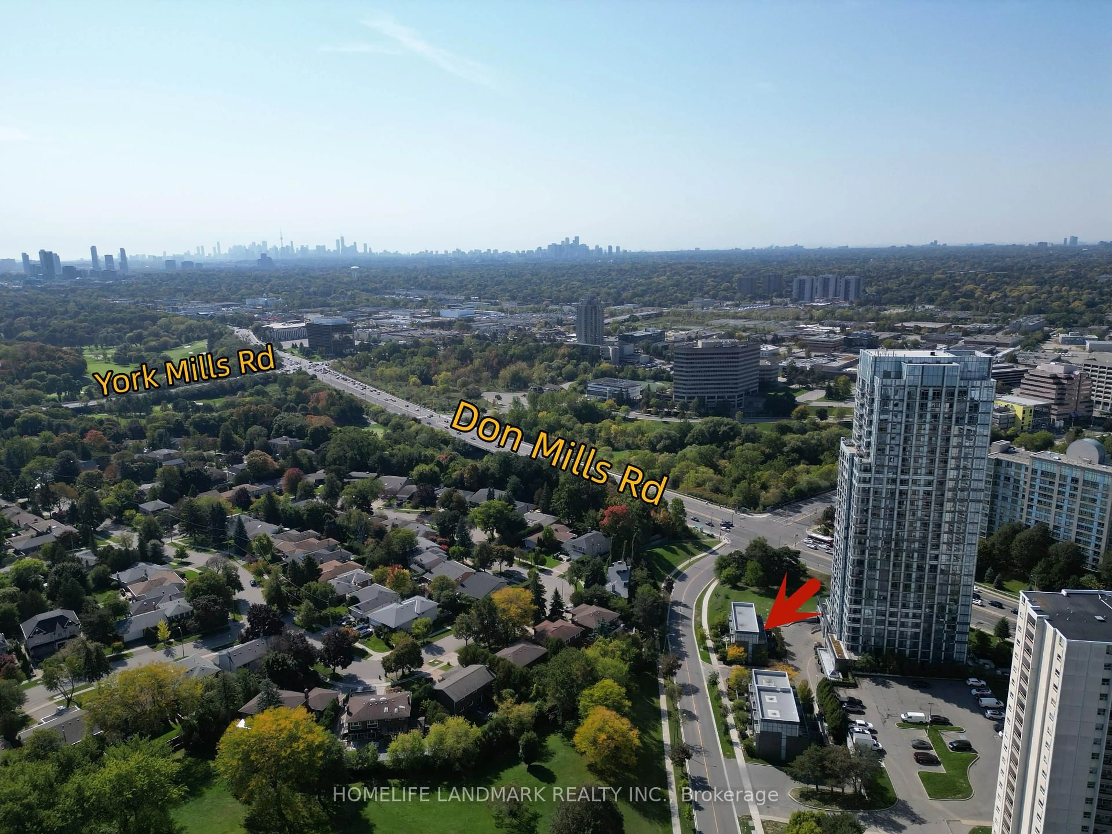 A pic from outside/outdoor area/front of a property/back of a property/a pic from drone, city buildings view from balcony for 18 Graydon Hall Dr #TH12, Toronto Ontario M3A 0A4