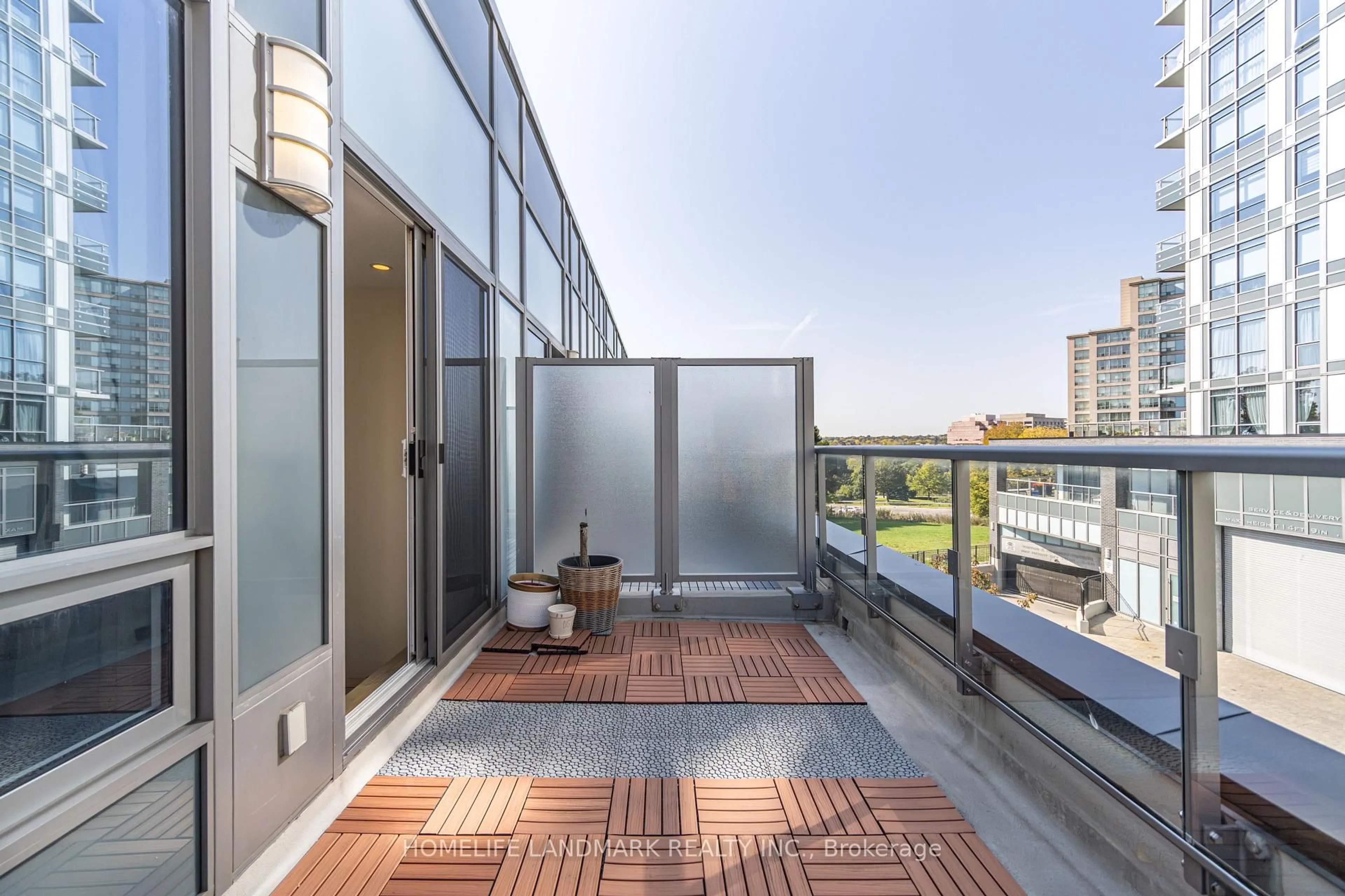 Patio, city buildings view from balcony for 18 Graydon Hall Dr #TH12, Toronto Ontario M3A 0A4