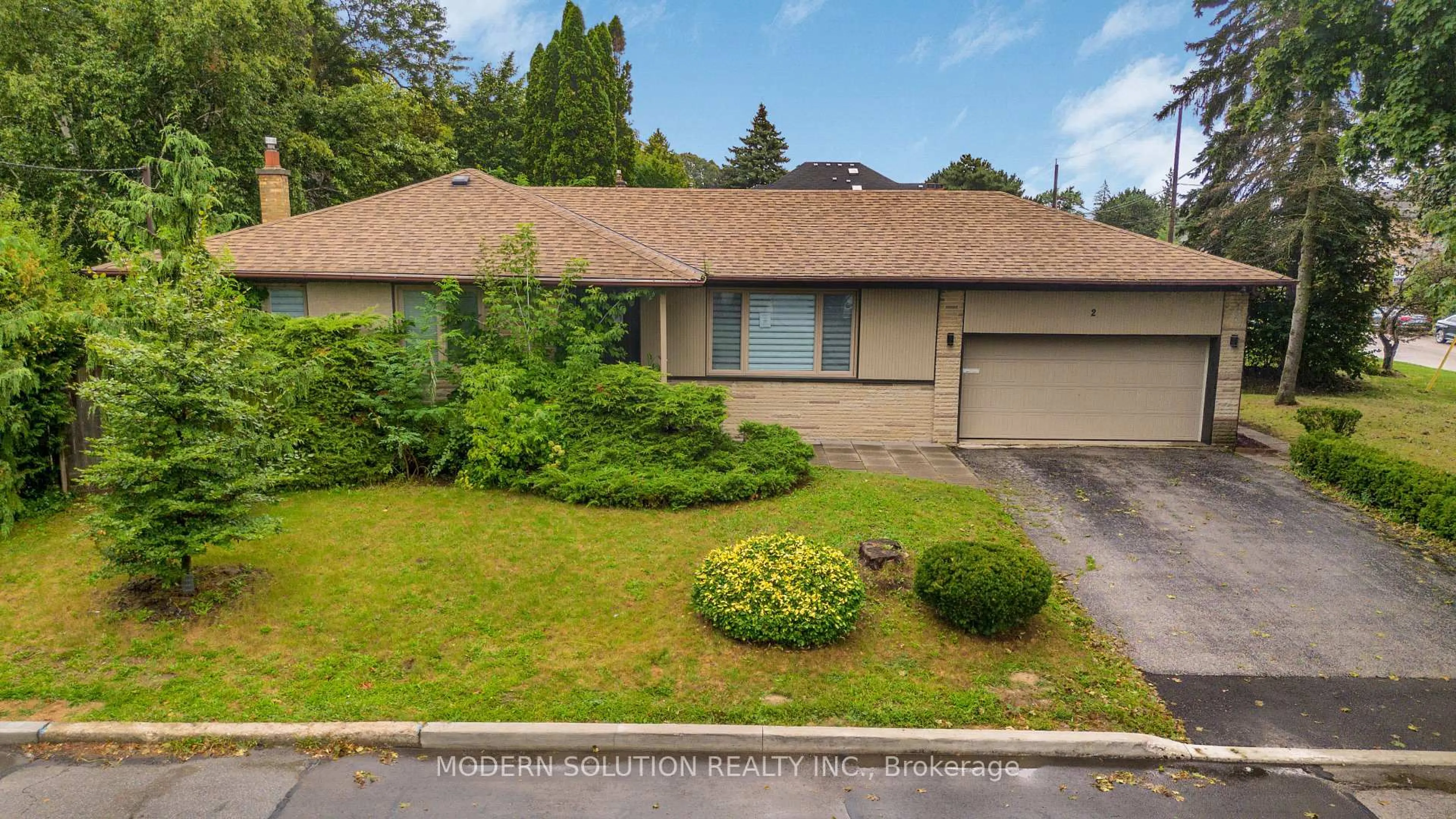 A pic from outside/outdoor area/front of a property/back of a property/a pic from drone, street for 2 Caswell Dr, Toronto Ontario M2M 3L9