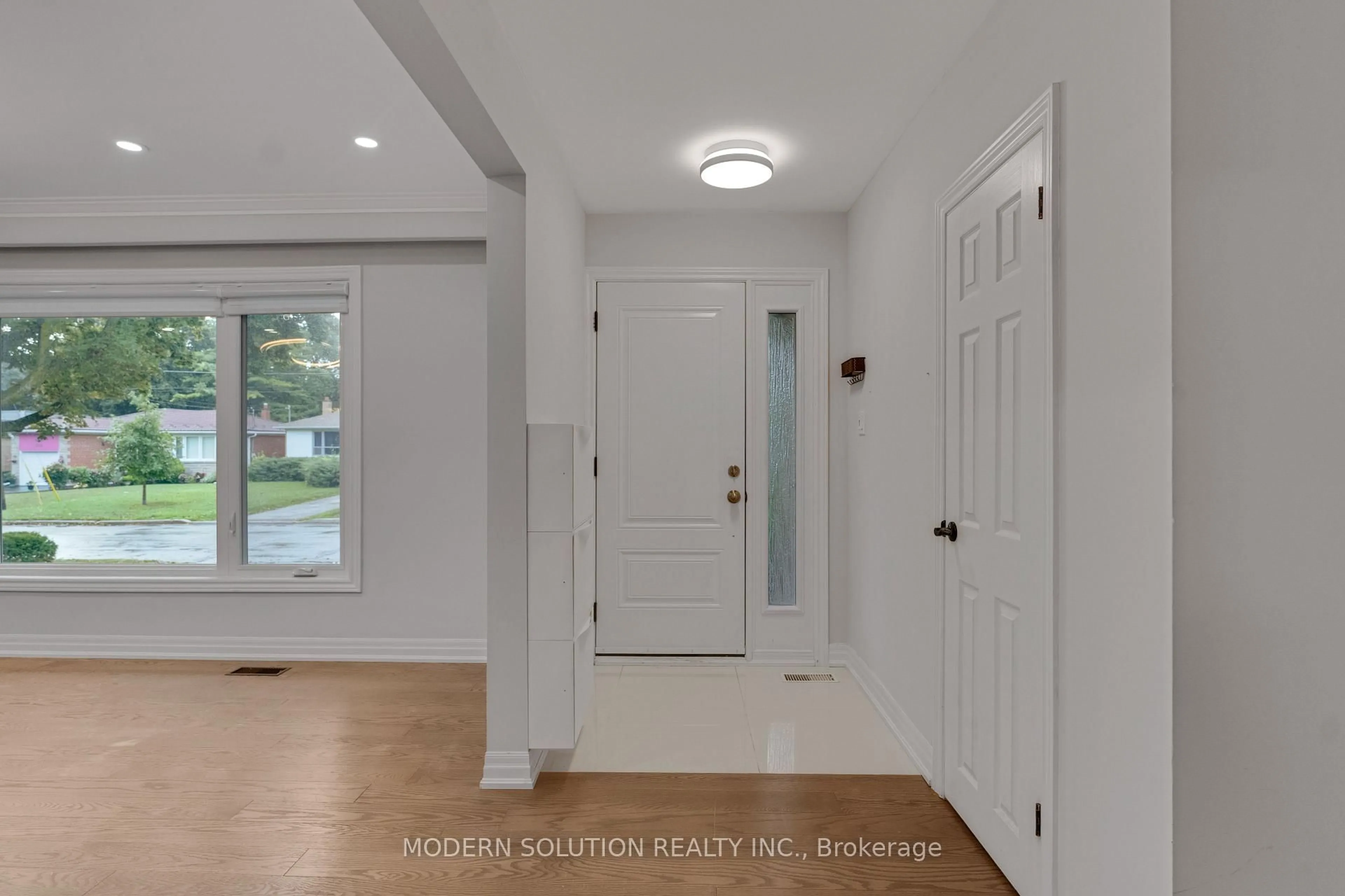 Indoor entryway for 2 Caswell Dr, Toronto Ontario M2M 3L9