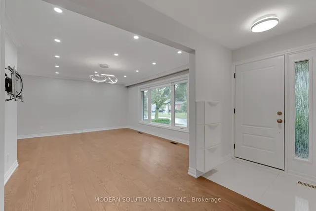 2 Caswell Dr, Toronto 4