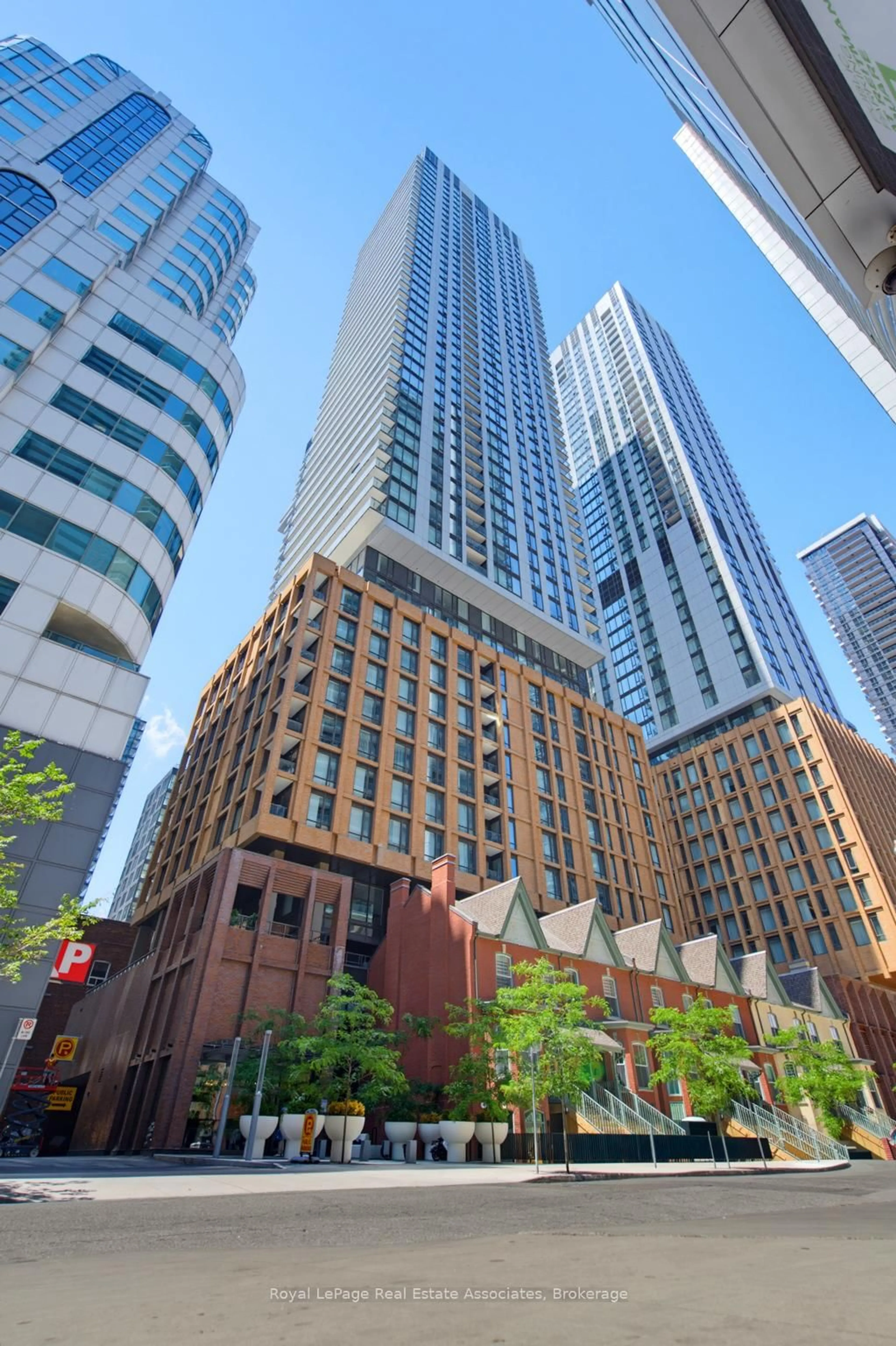 Unknown for 8 Widmer St #2403, Toronto Ontario M5V 0W6