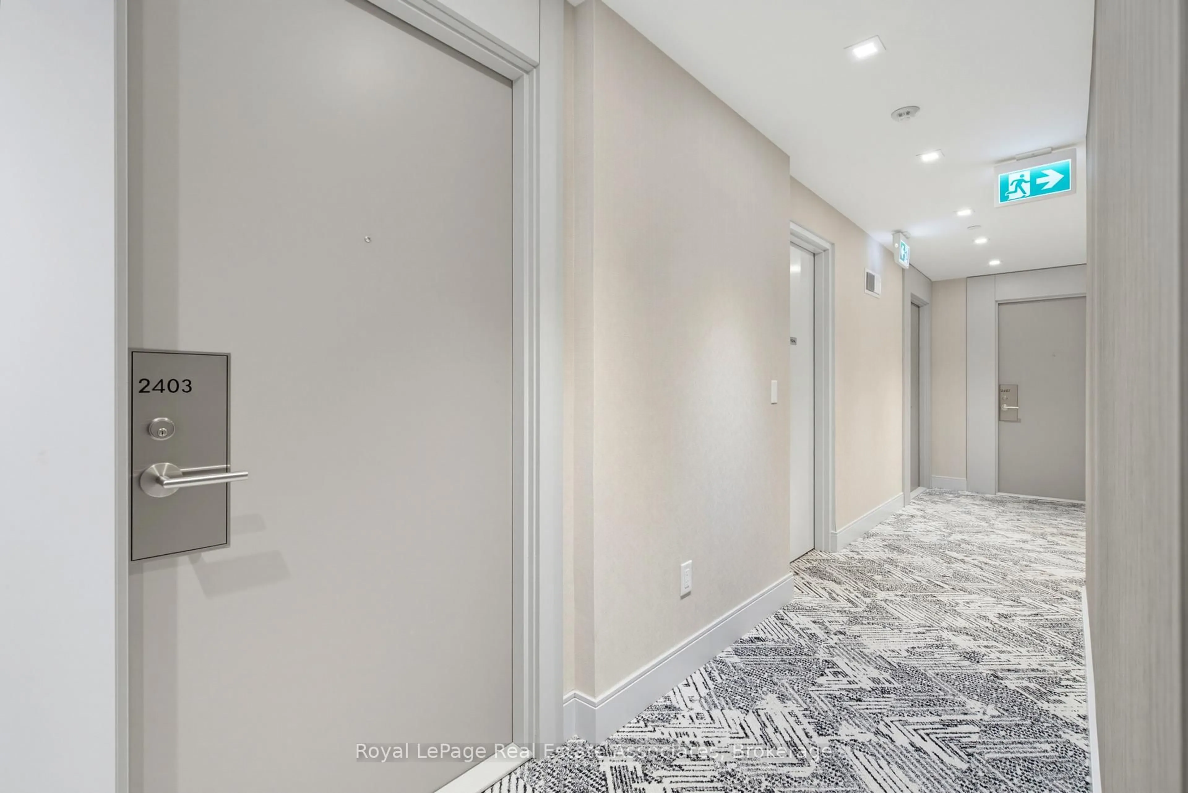 Indoor foyer for 8 Widmer St #2403, Toronto Ontario M5V 0W6
