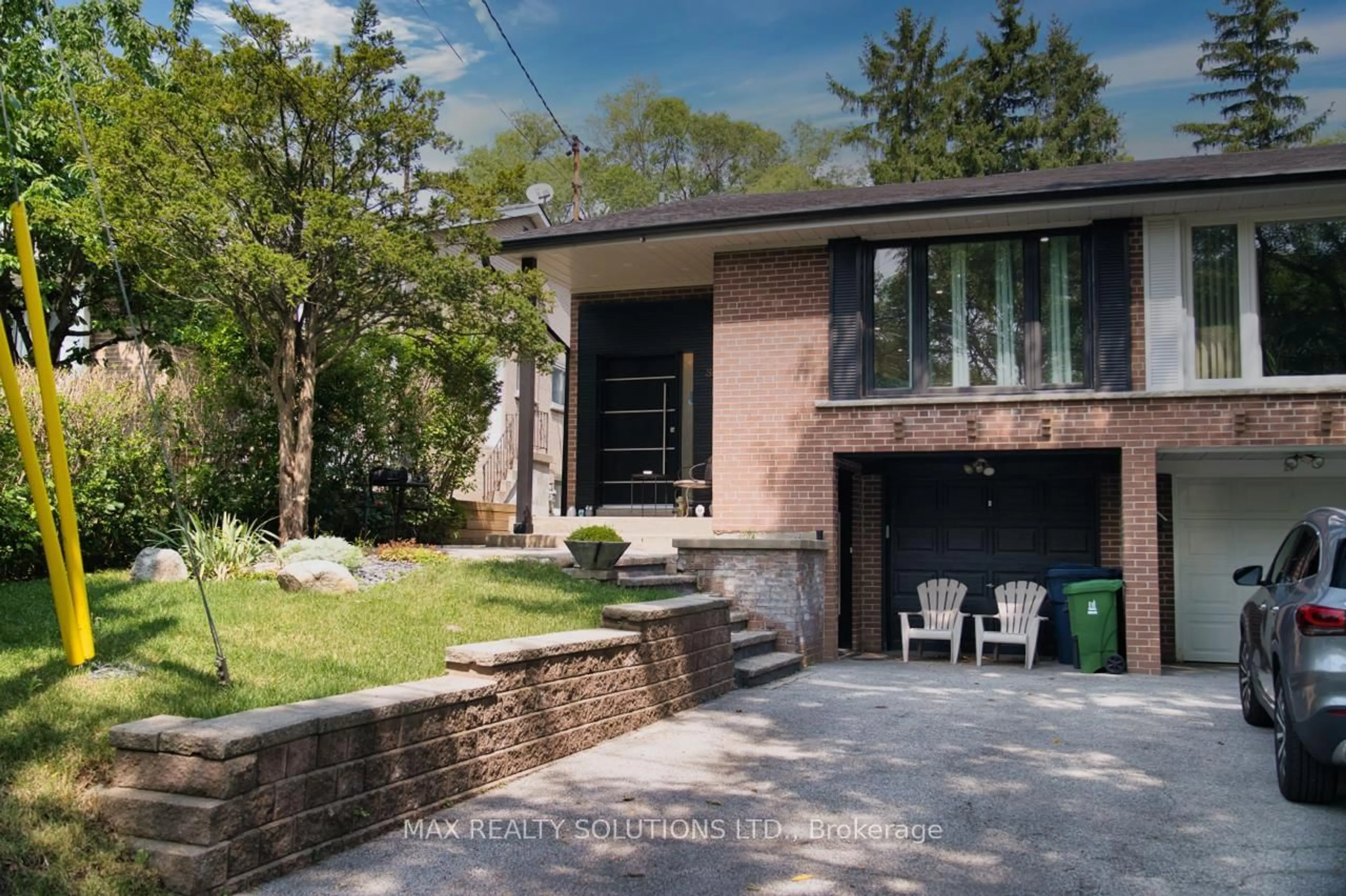 Home with brick exterior material, street for 31 Lochinvar Cres, Toronto Ontario M3A 3J9