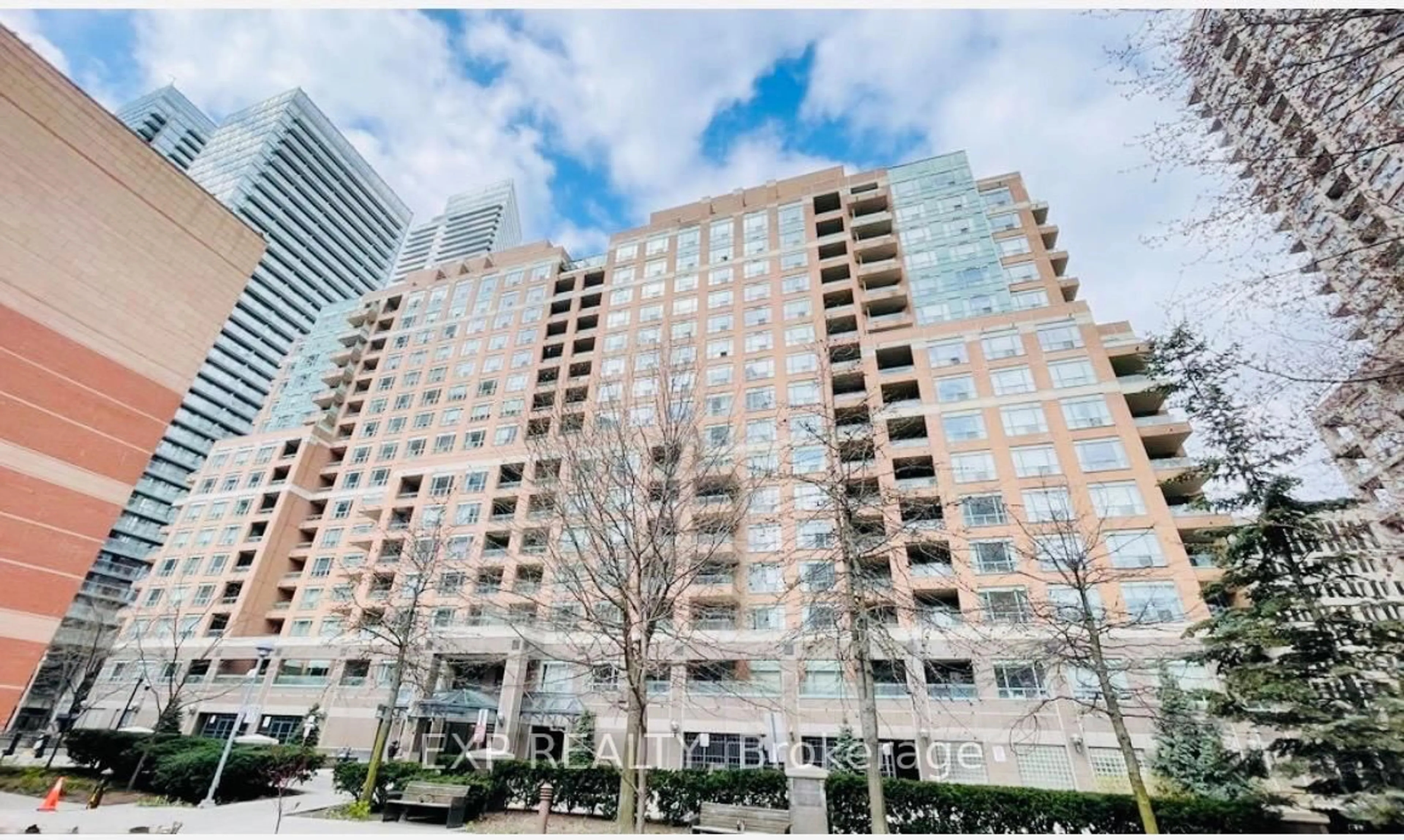 Patio, building for 889 Bay St #607, Toronto Ontario M5S 3K5