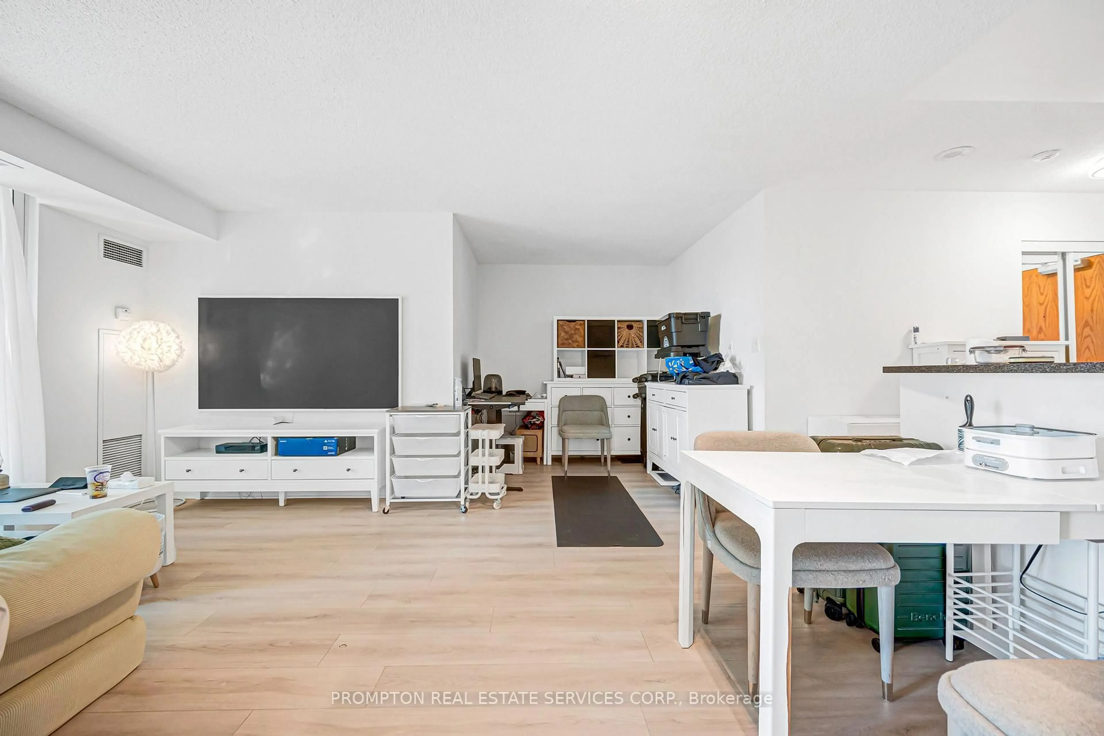 Living room with furniture, unknown for 7 Lorraine Dr #807, Toronto Ontario M2N 7H2