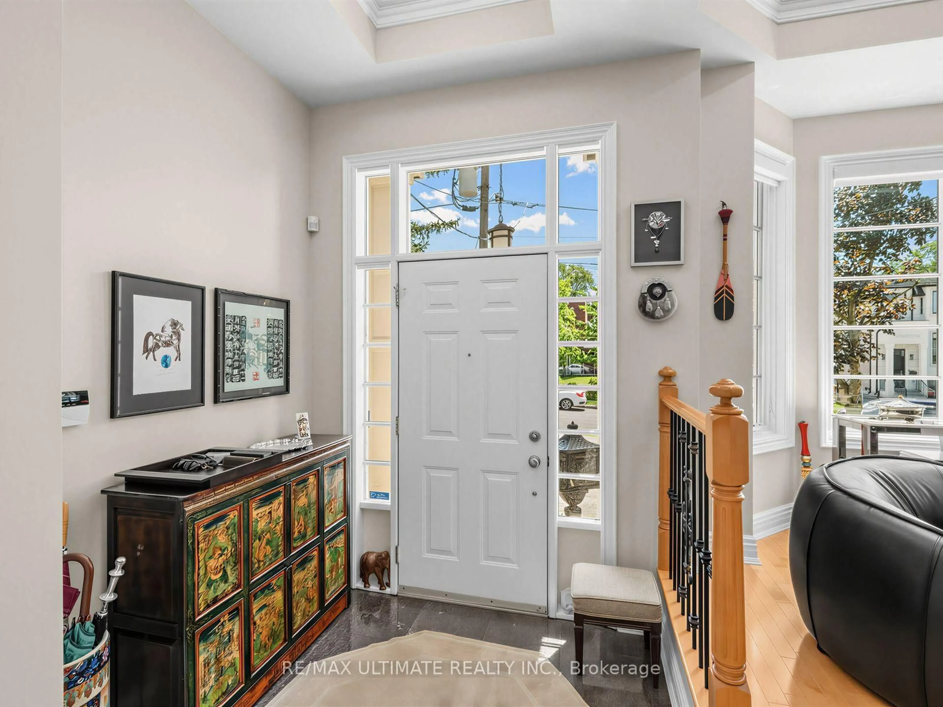 Indoor entryway for 378 Melrose Ave, Toronto Ontario M5M 1Z7