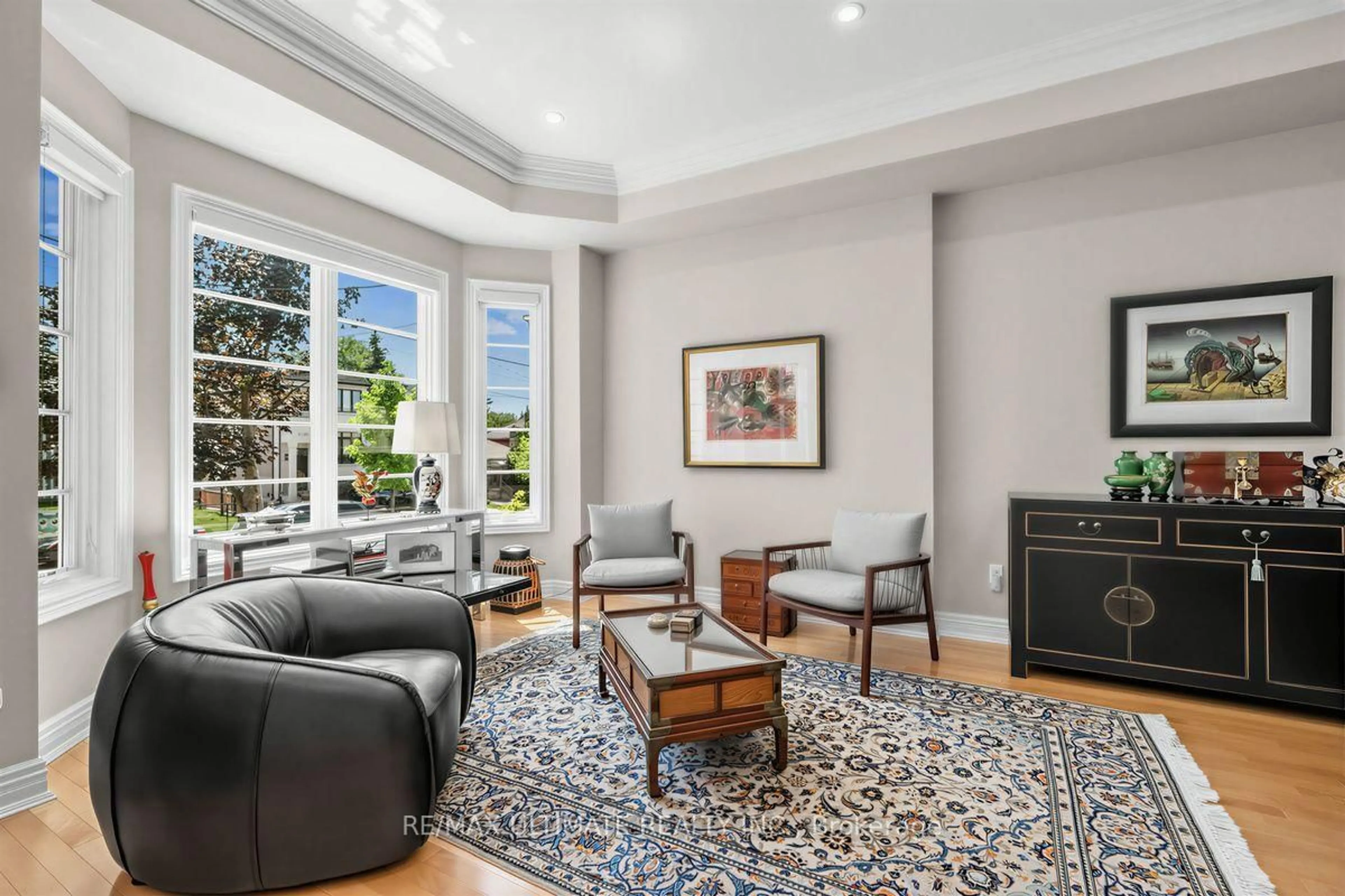 Living room with furniture, unknown for 378 Melrose Ave, Toronto Ontario M5M 1Z7