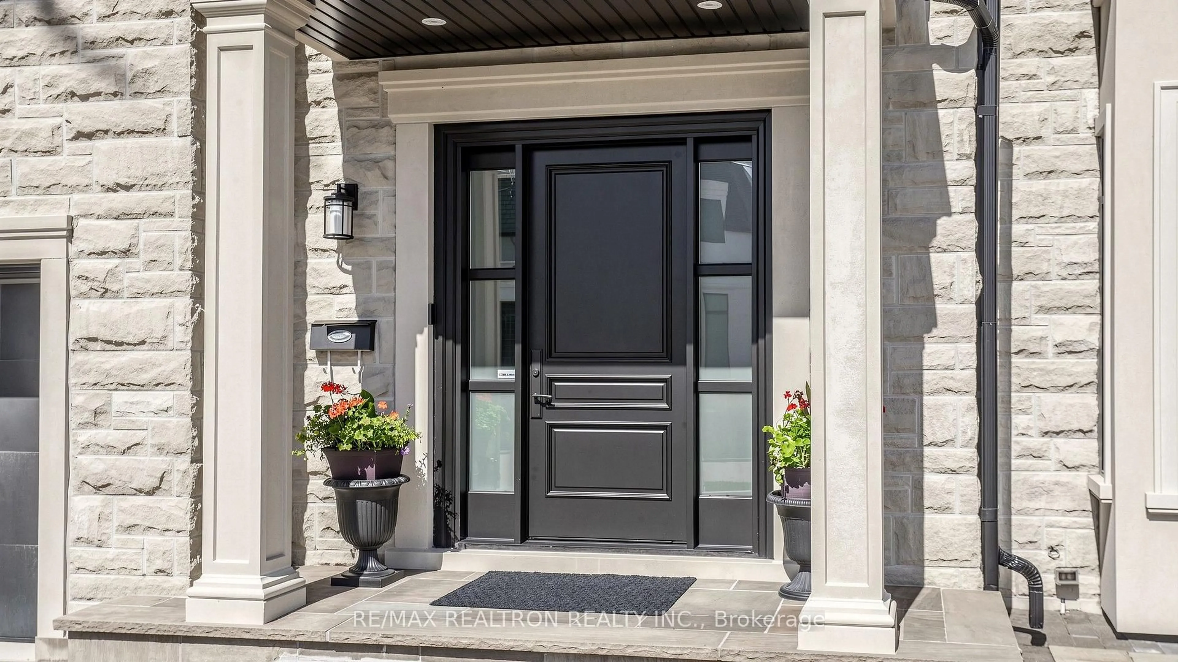Indoor entryway for 10 Bayberry Cres, Toronto Ontario M2K 1T8