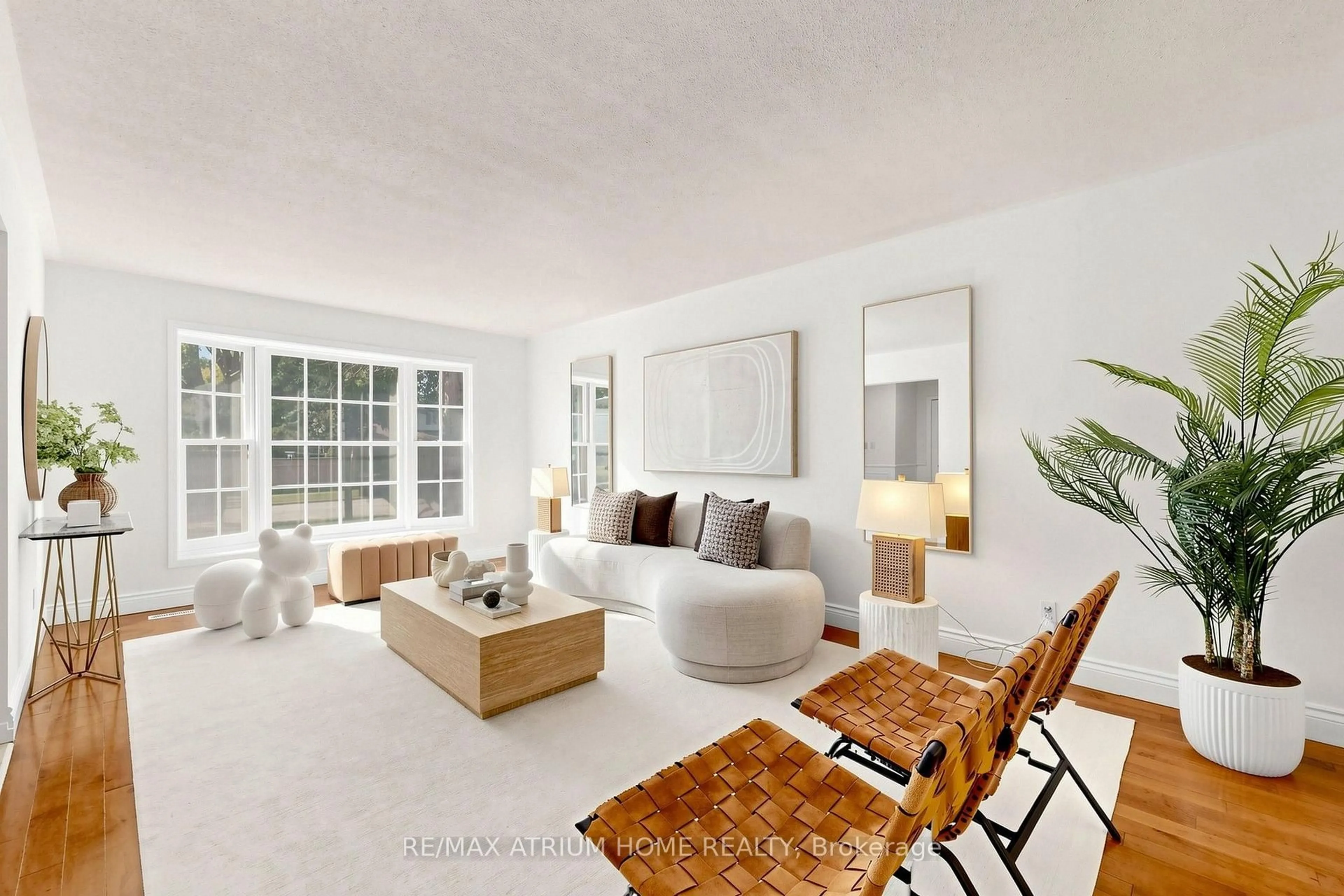 Living room with furniture, unknown for 61 Hobart Dr, Toronto Ontario M2J 3J8