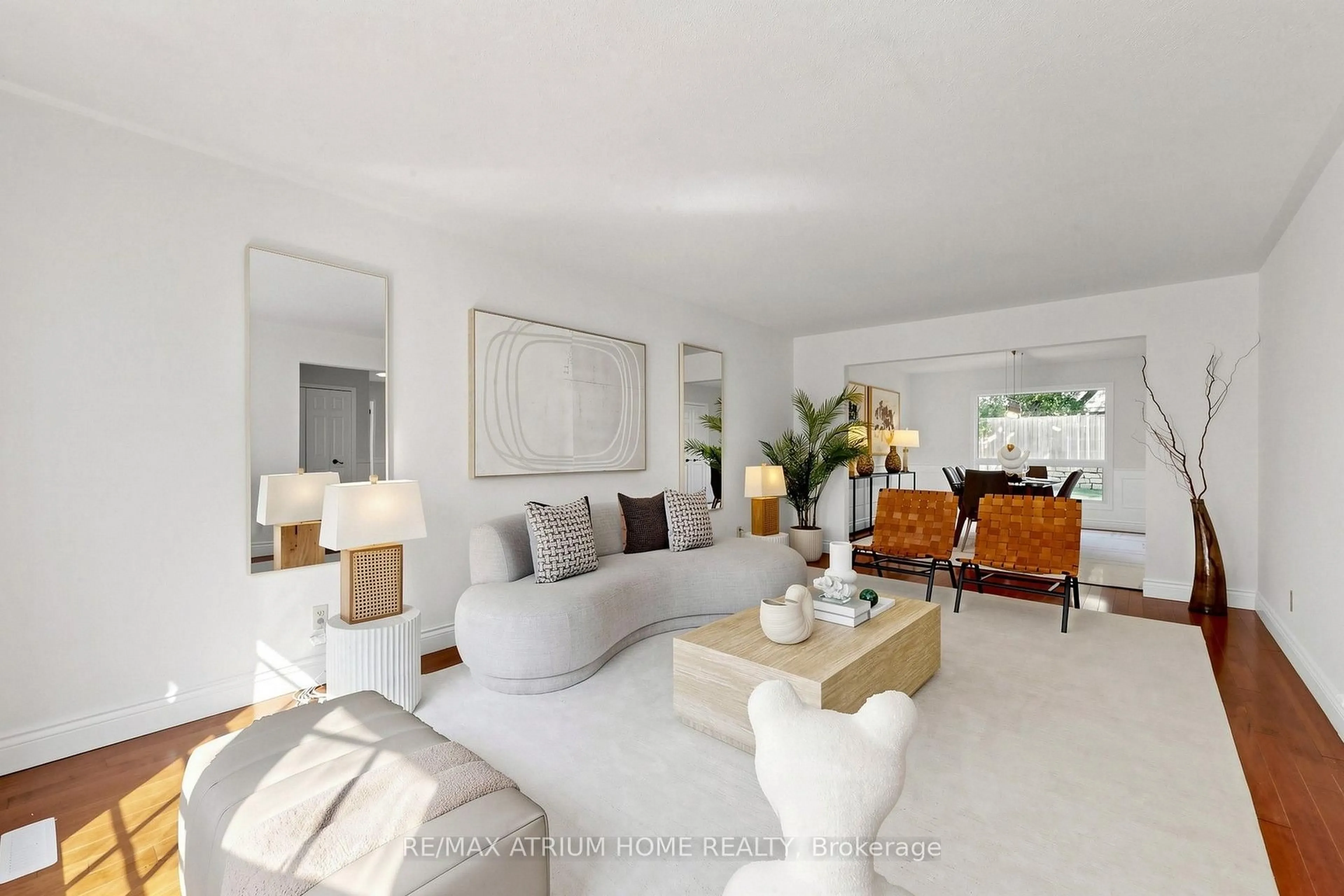 Living room with furniture, unknown for 61 Hobart Dr, Toronto Ontario M2J 3J8