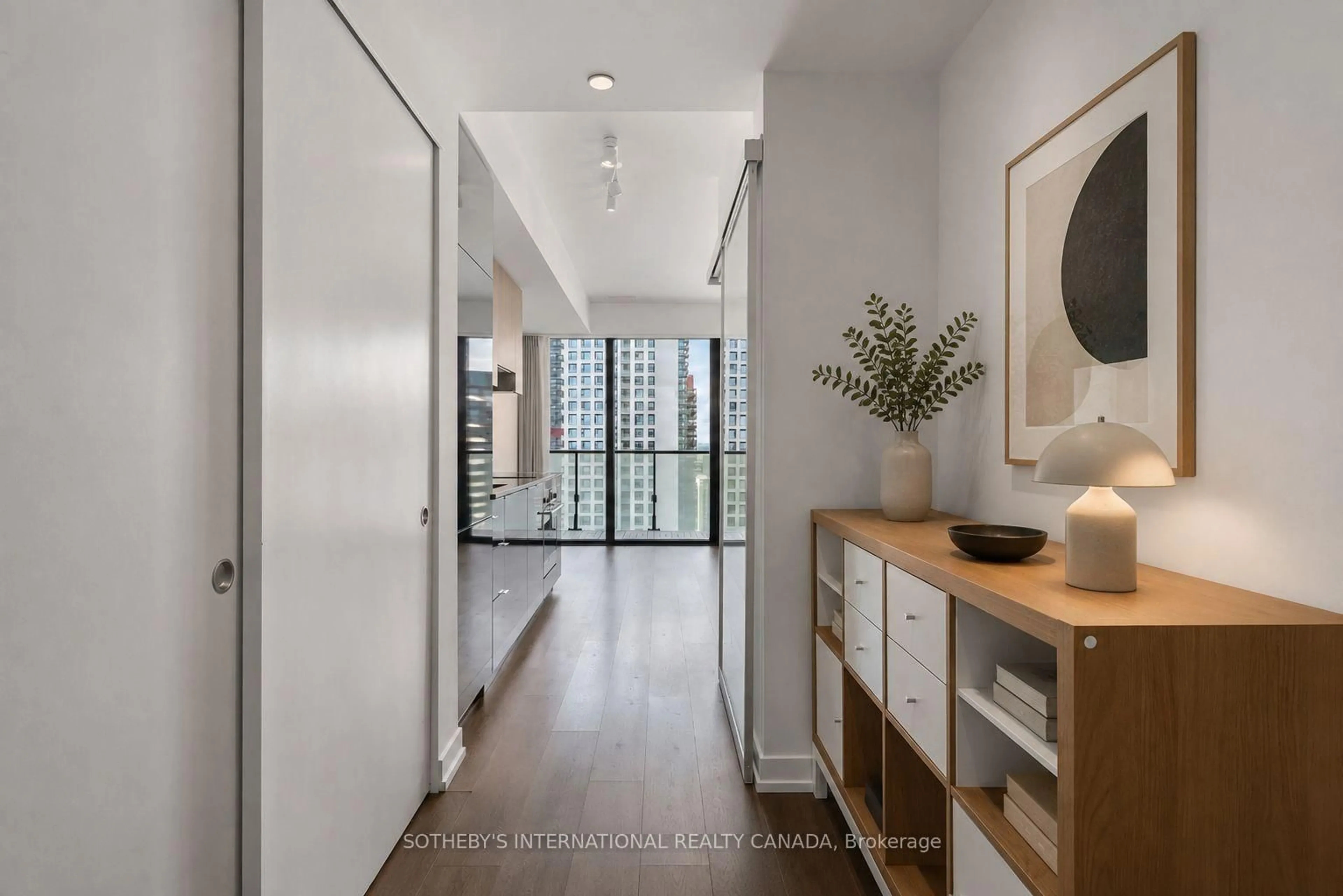 Indoor entryway for 161 Roehampton Ave #3001, Toronto Ontario M4P 0C8