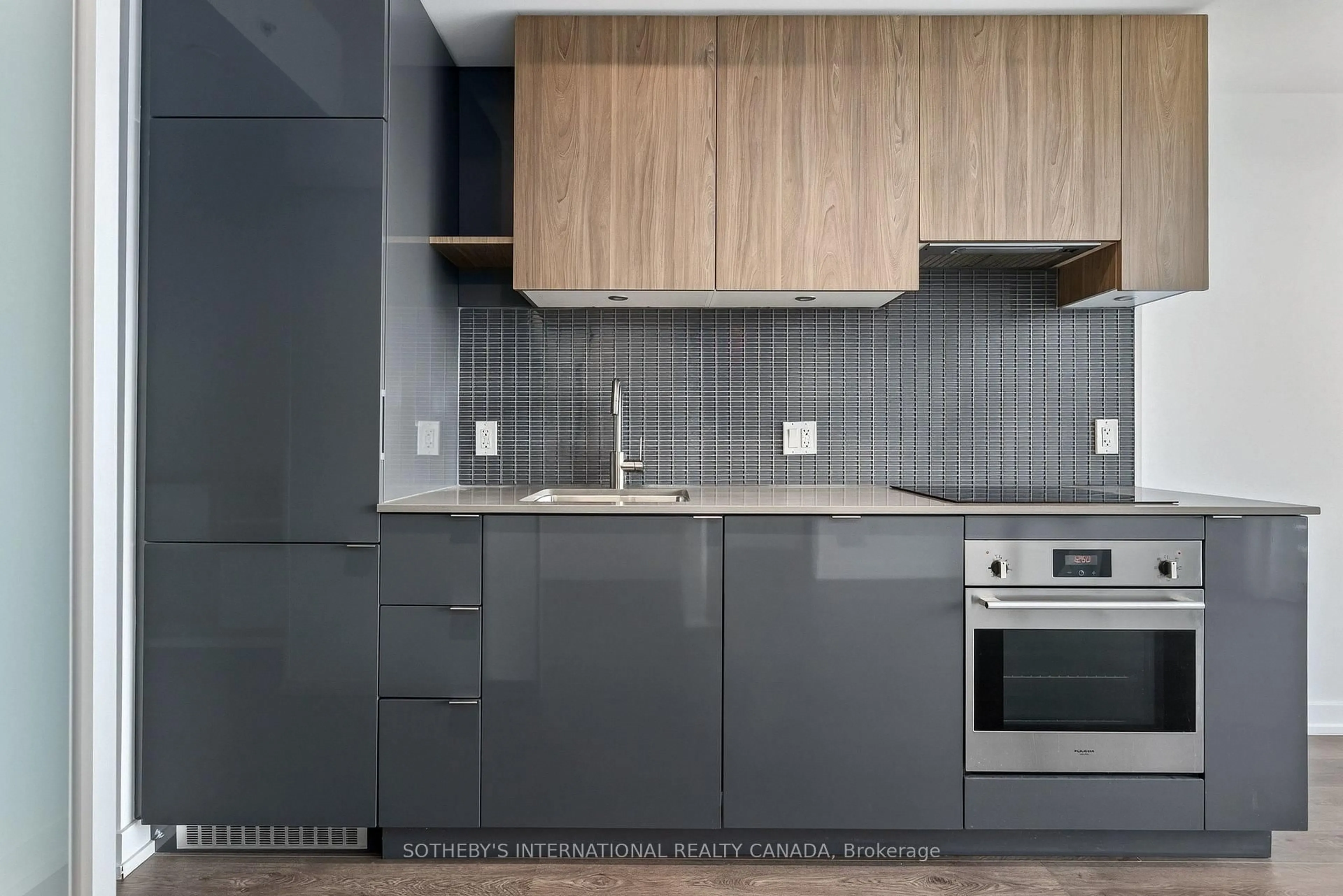 Standard kitchen, unknown for 161 Roehampton Ave #3001, Toronto Ontario M4P 0C8