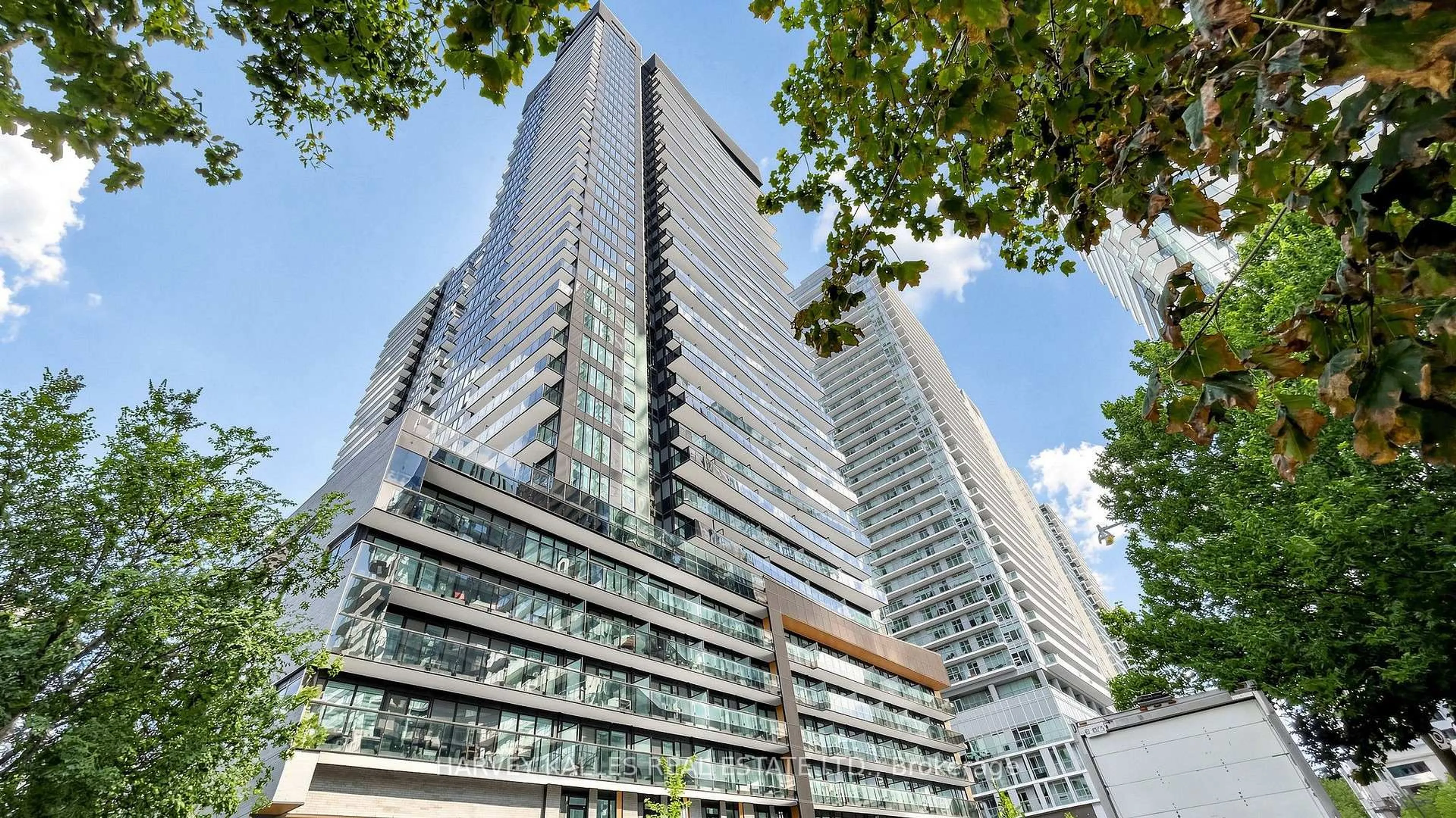 Indoor foyer for 127 Broadway Ave #3113, Toronto Ontario M4P 1V4