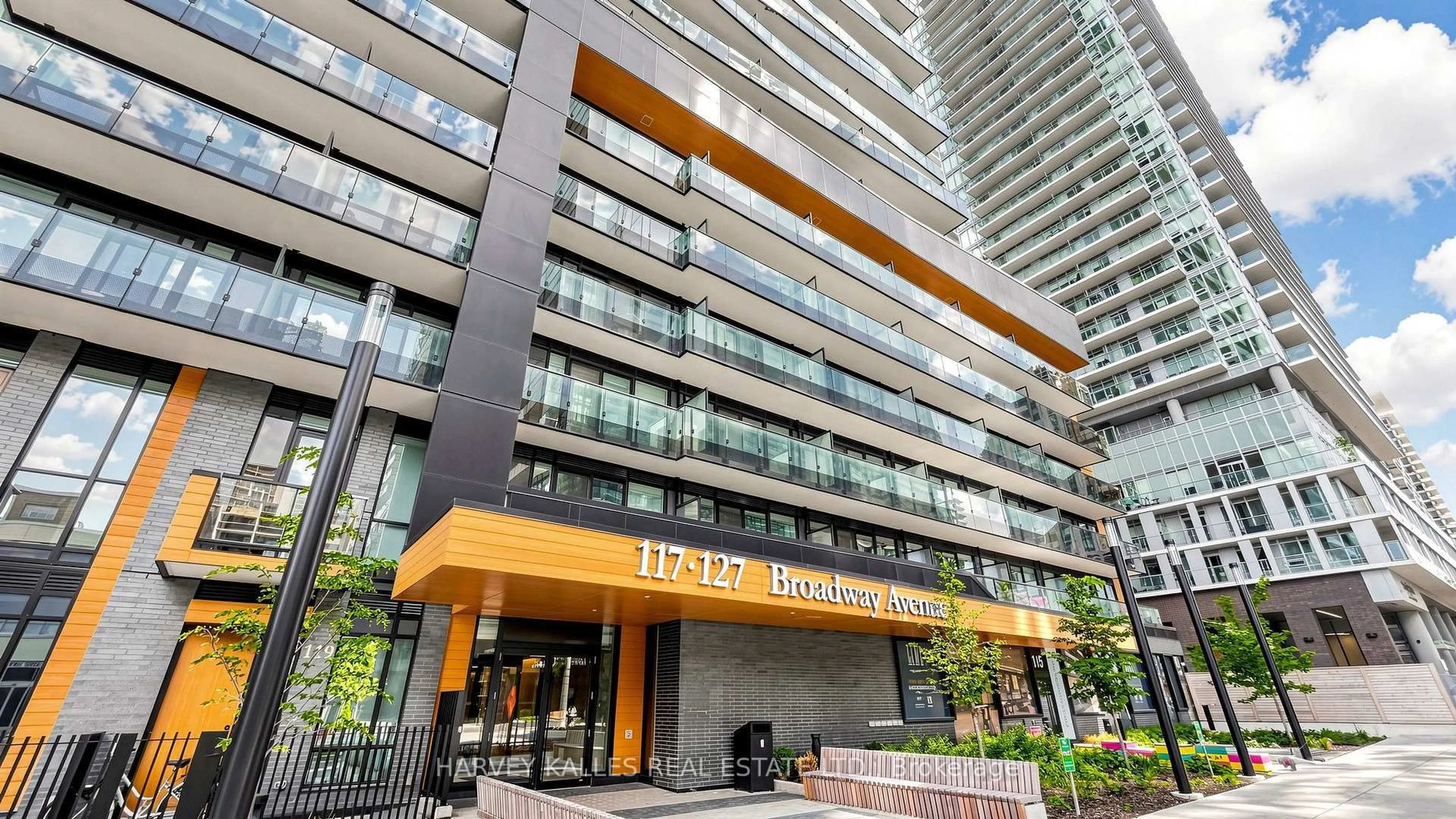 Indoor foyer for 127 Broadway Ave #3113, Toronto Ontario M4P 1V4