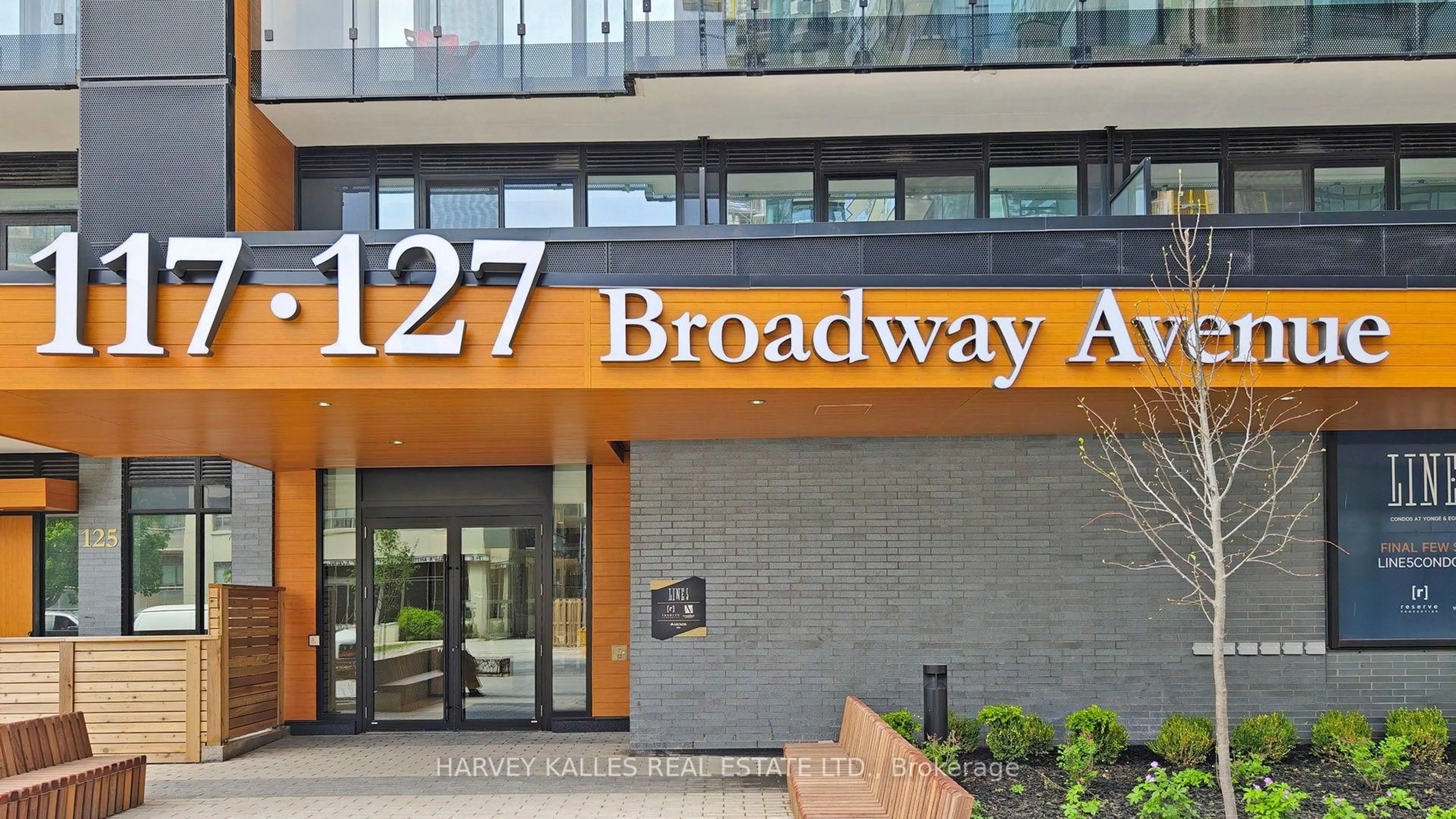 Indoor entryway for 127 Broadway Ave #3302, Toronto Ontario M4P 1V4