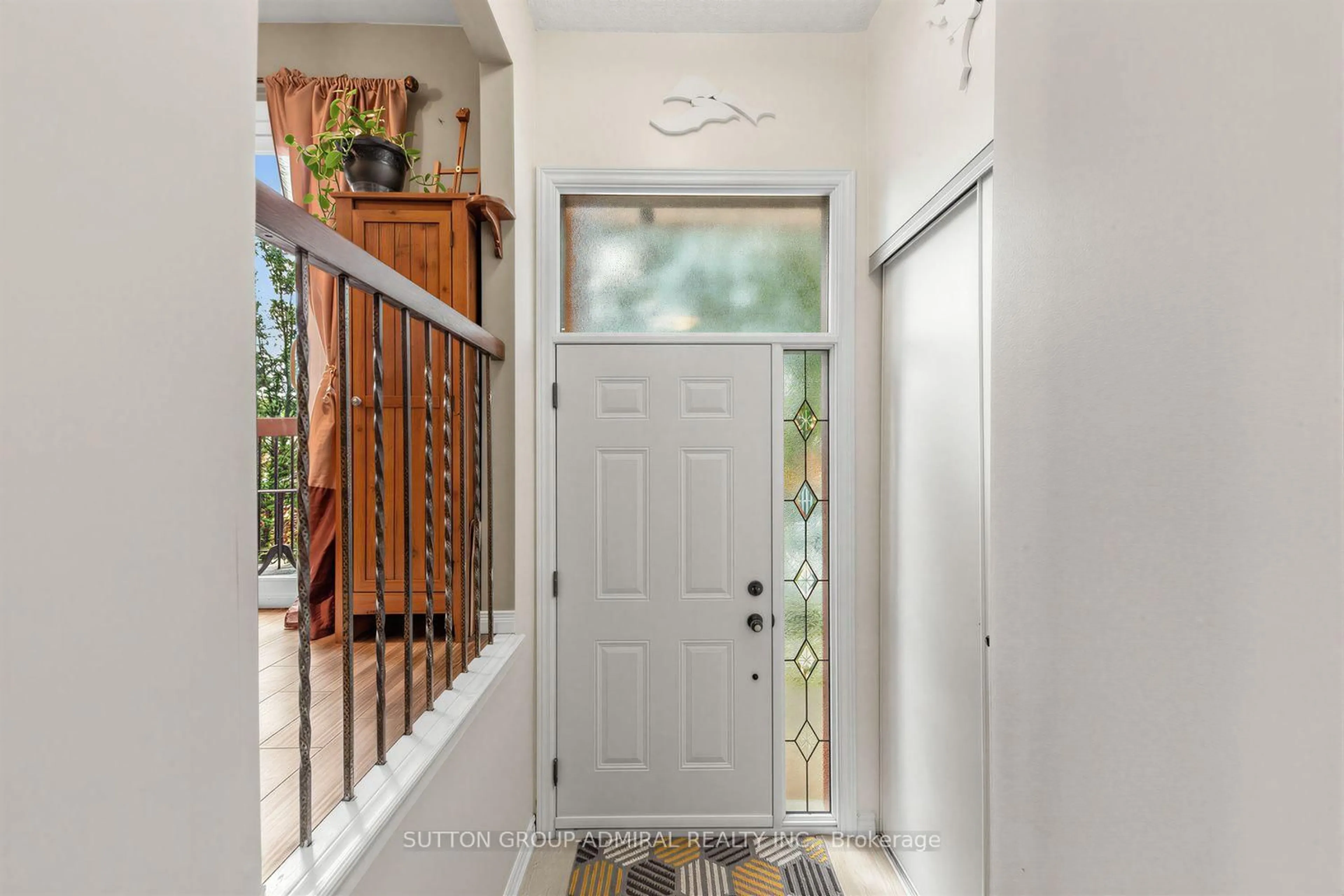 Indoor entryway for 19 Carnival Crt, Toronto Ontario M2R 3T7