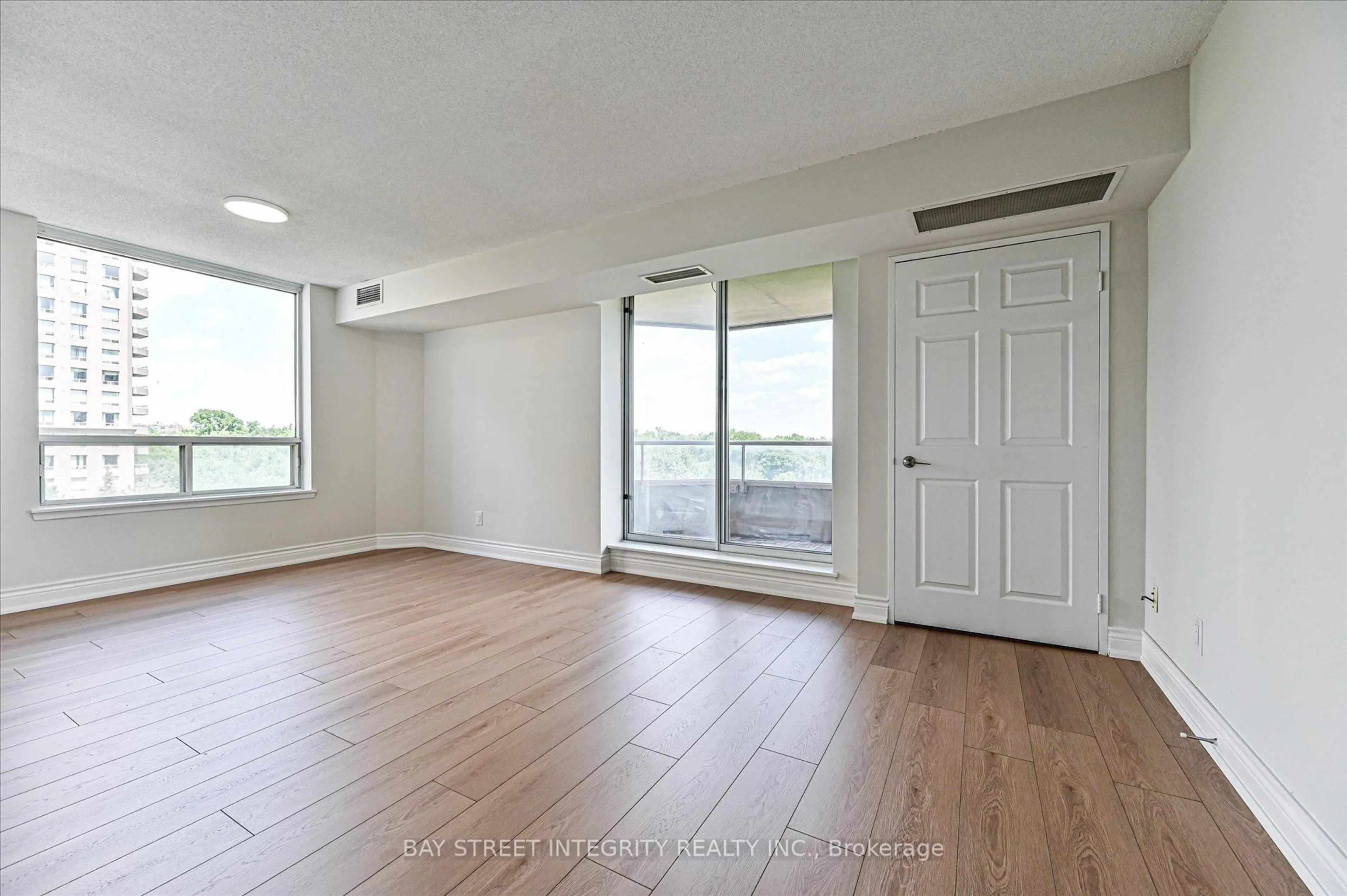A pic of a room for 18 Hillcrest Ave #602, Toronto Ontario M2N 6T5