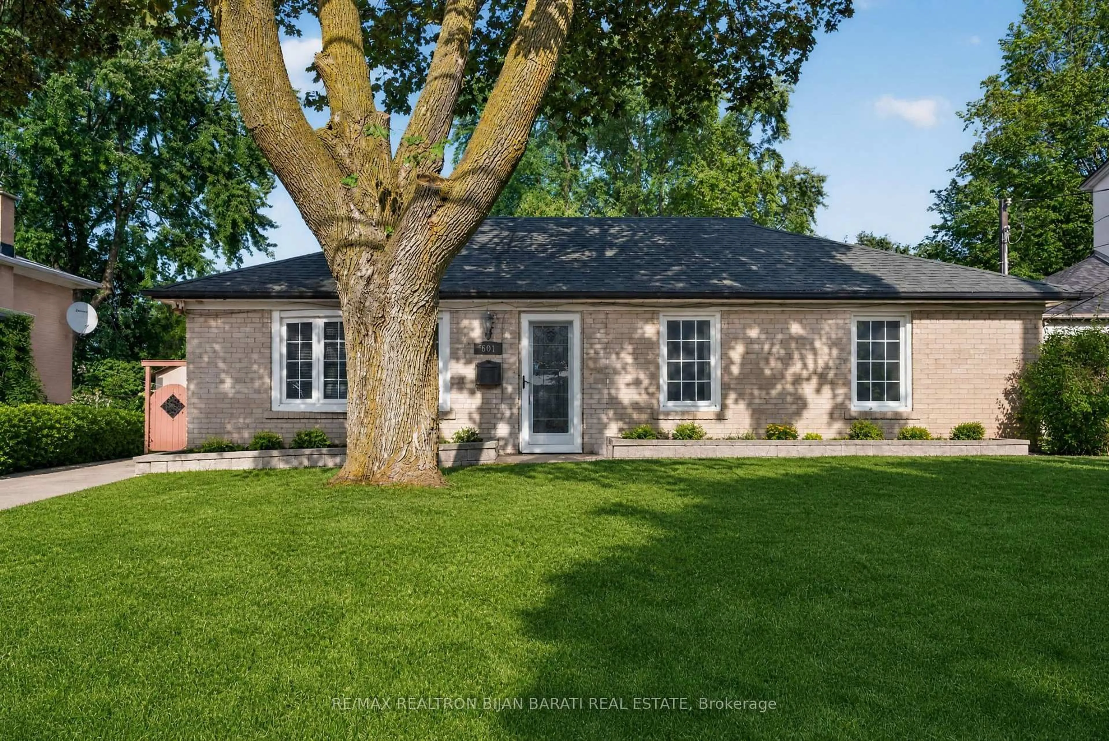 Unknown for 601 Conacher Dr, Toronto Ontario M2M 3M9