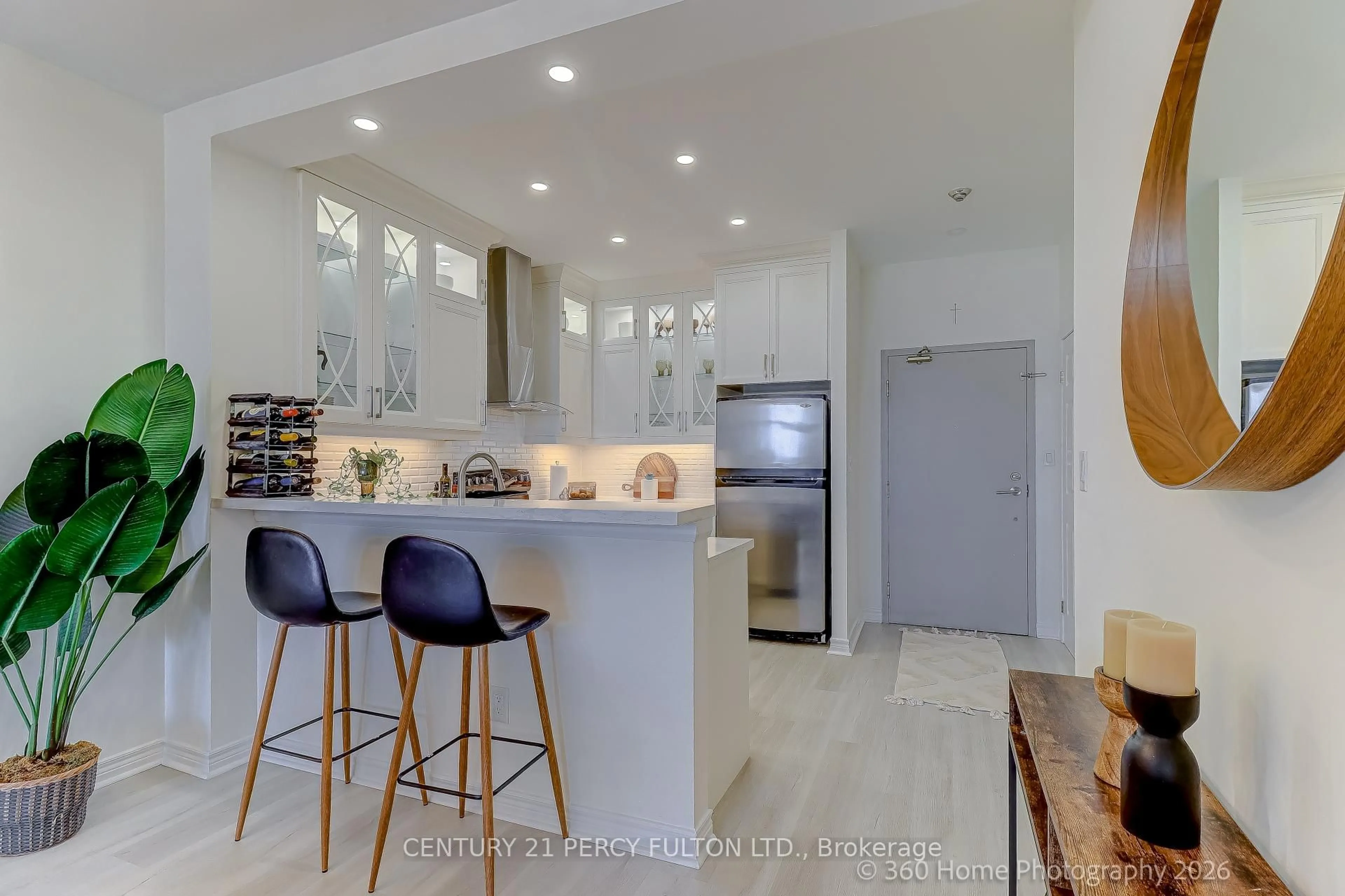Open concept kitchen, ceramic/tile floor for 1 Leaside Park Dr #604, Toronto Ontario M4H 1R1