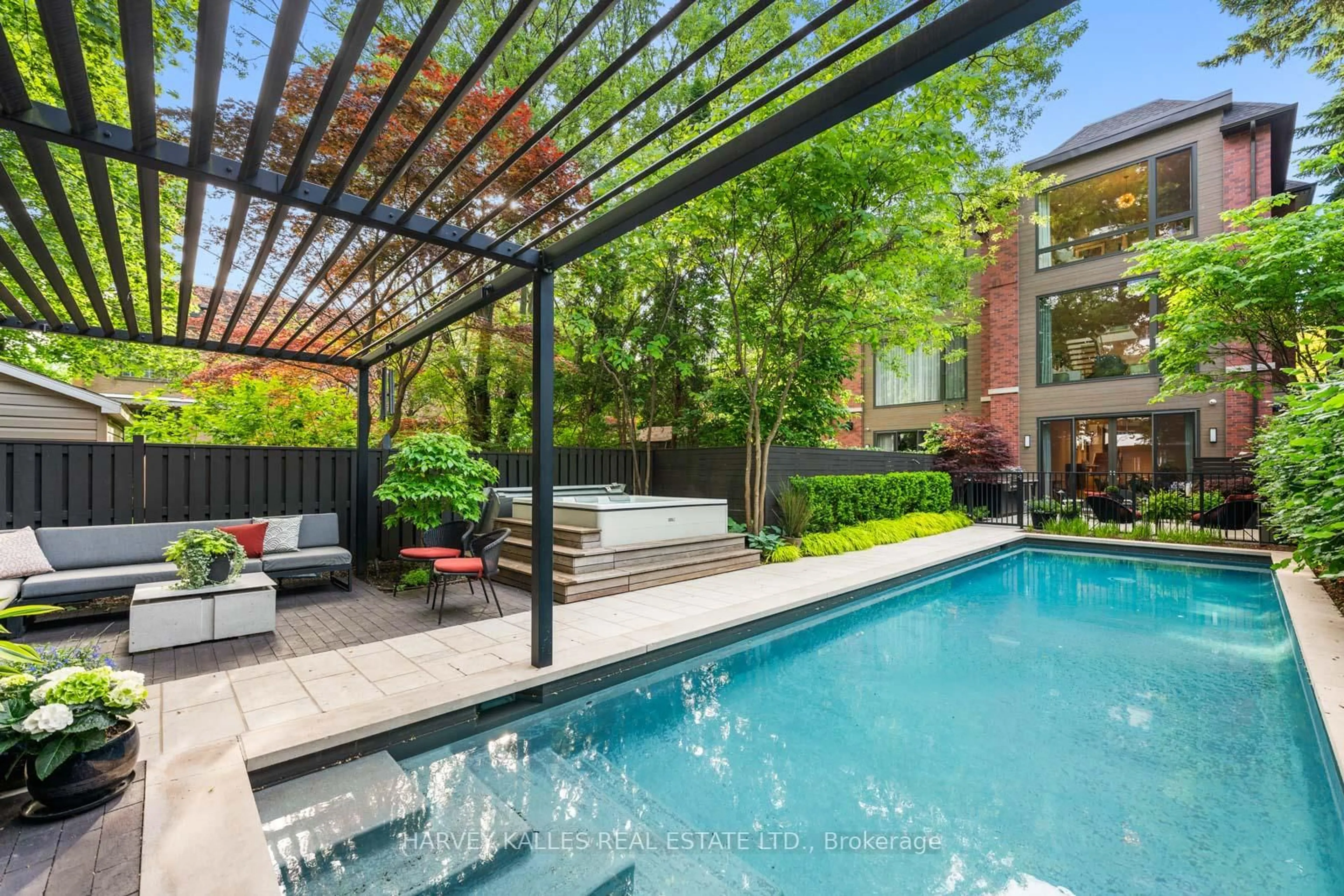 Patio, street for 67 Heath St, Toronto Ontario M4V 1T2
