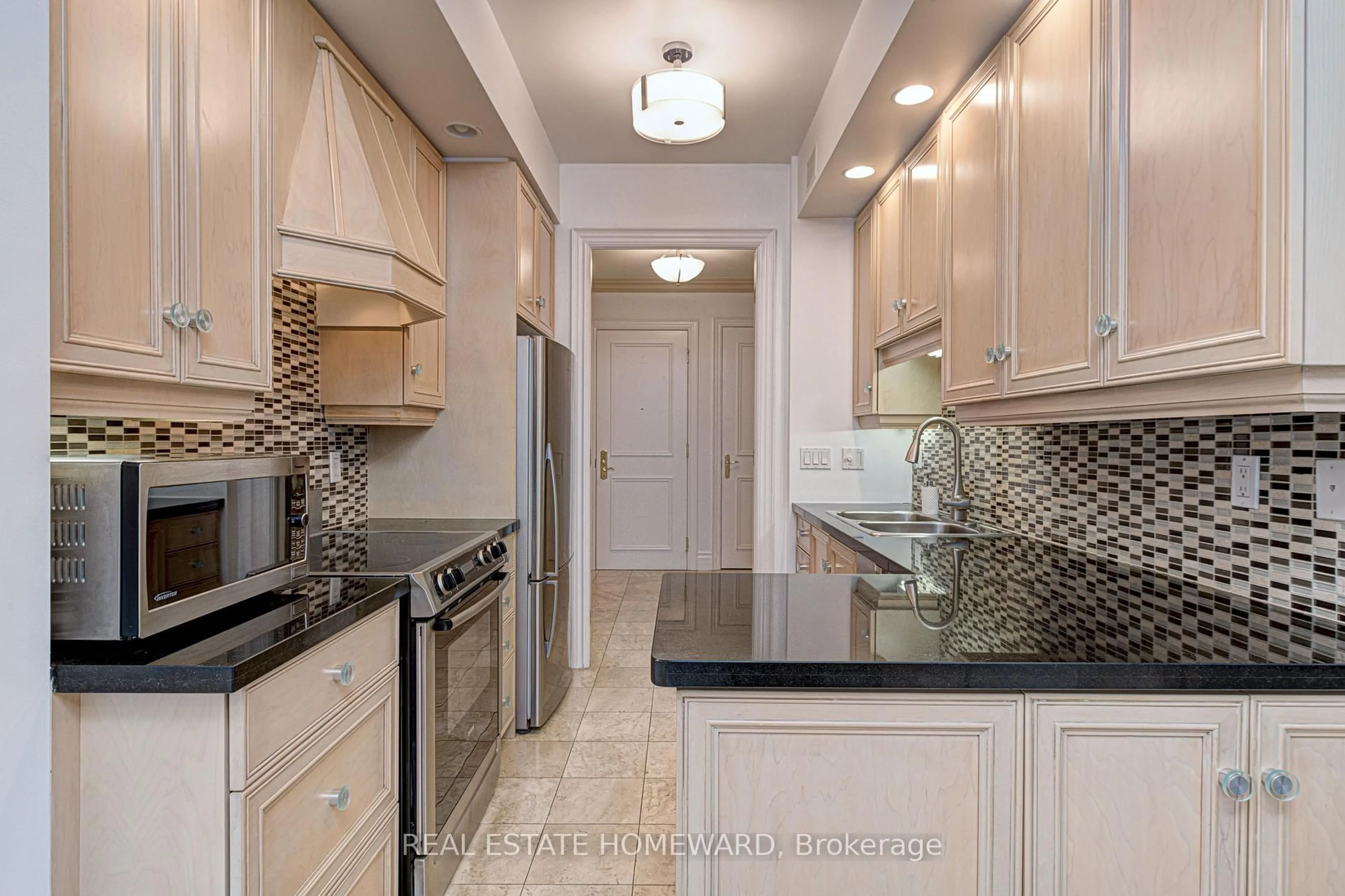 Standard kitchen, ceramic/tile floor for 10 OLD YORK MILLS Rd #206, Toronto Ontario M2P 2G9