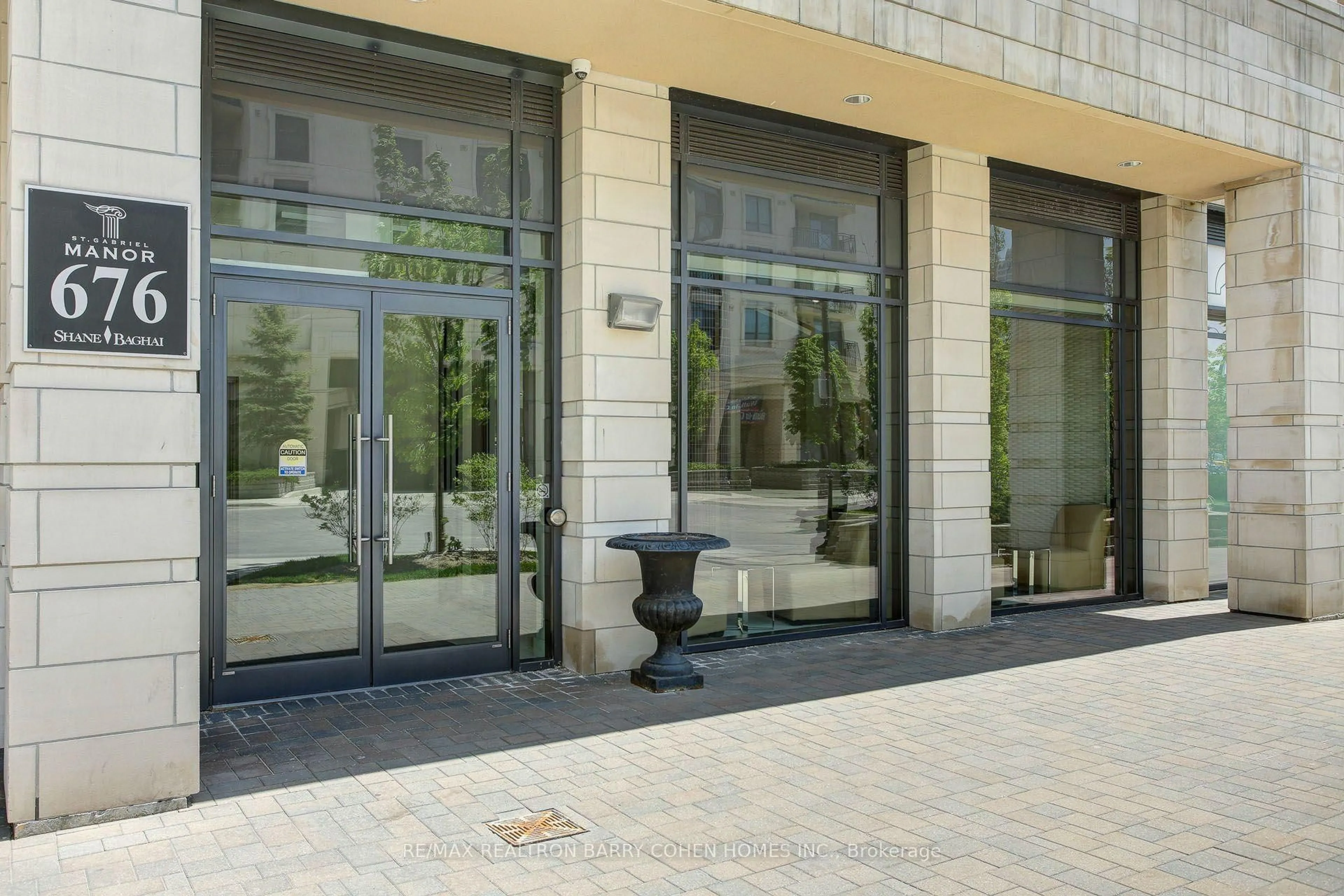 Indoor foyer for 676 Sheppard Ave #616, Toronto Ontario M2K 1B7