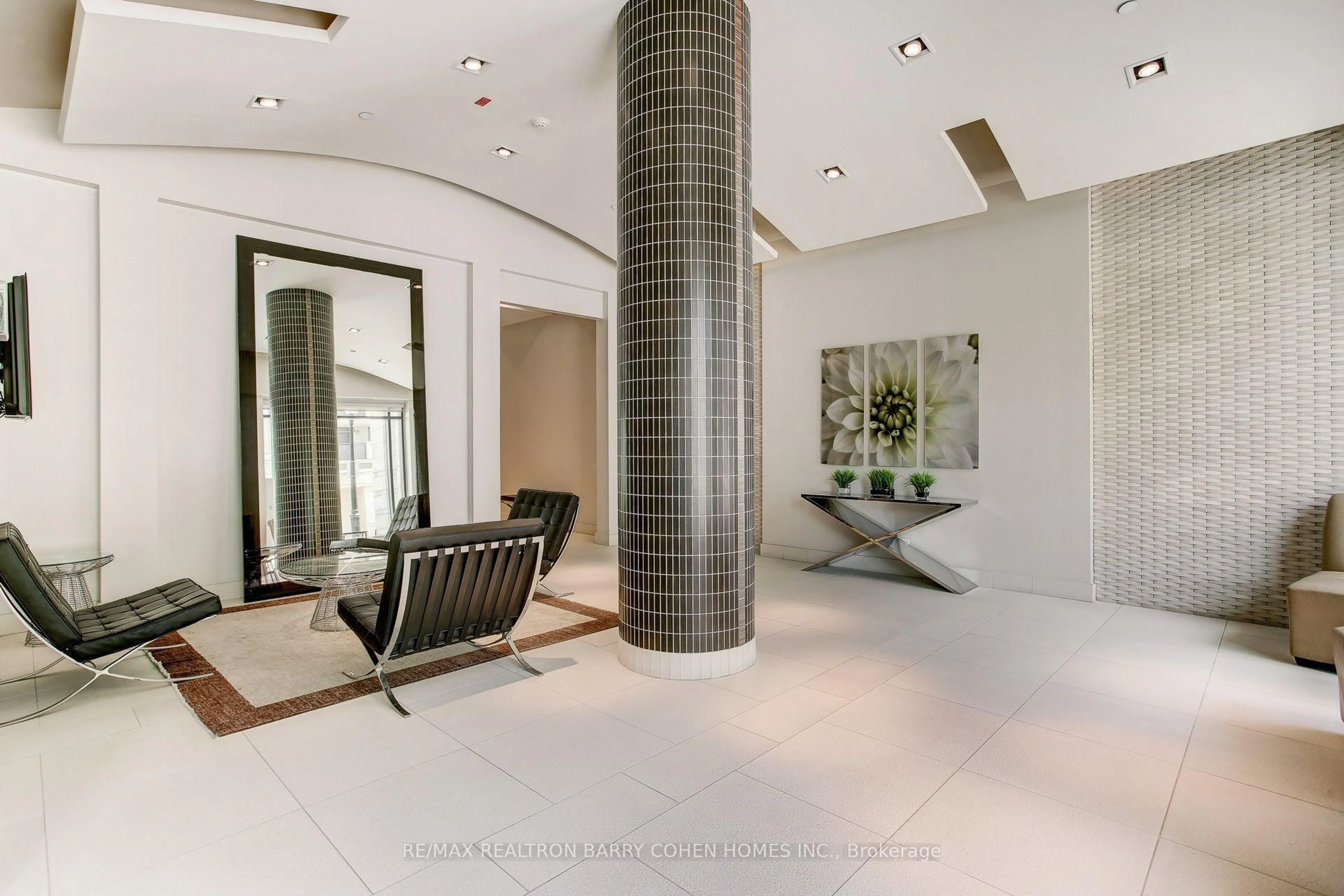 Indoor foyer for 676 Sheppard Ave #616, Toronto Ontario M2K 1B7