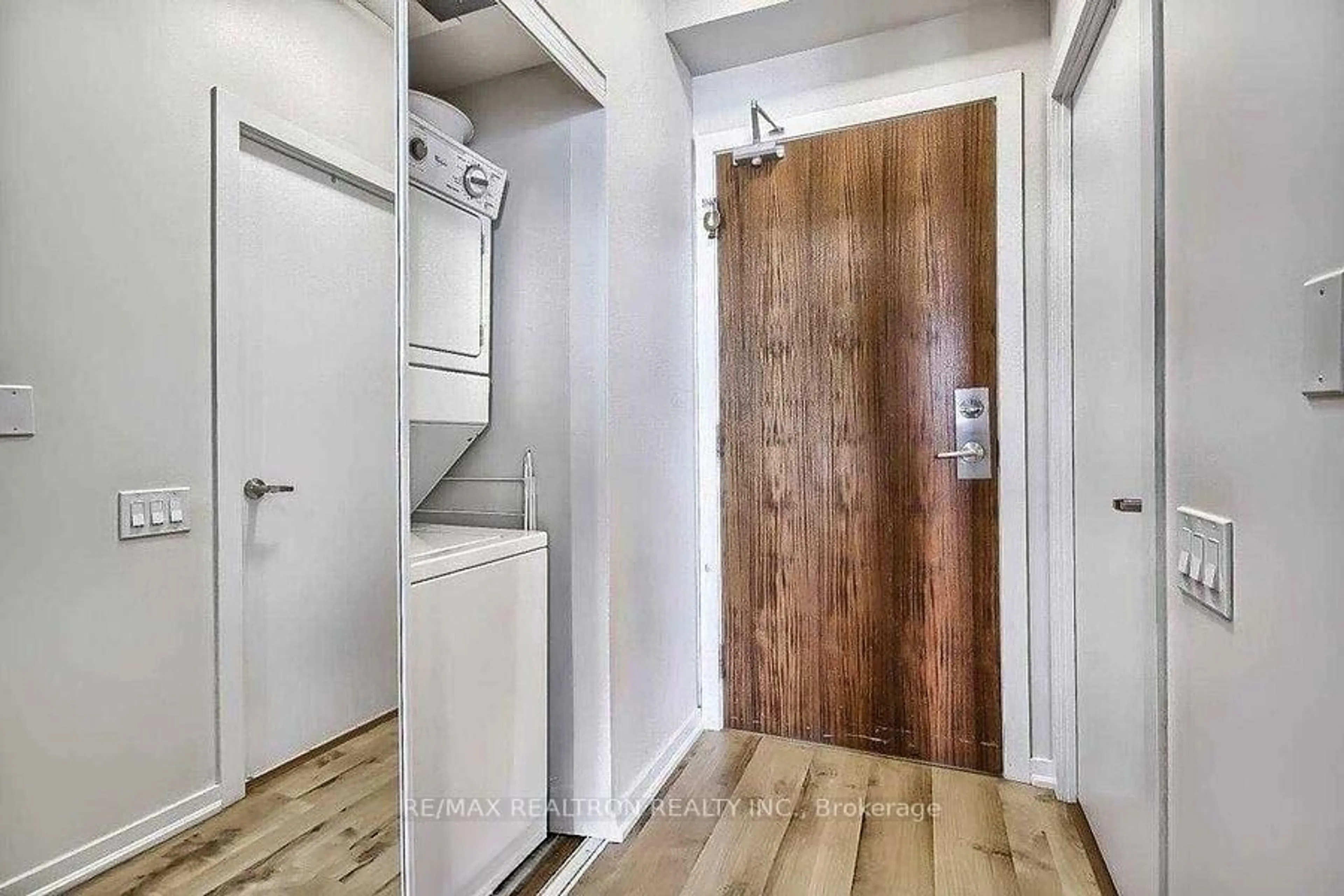 Indoor entryway for 30 Canterbury Pl #1103, Toronto Ontario M2N 0B9