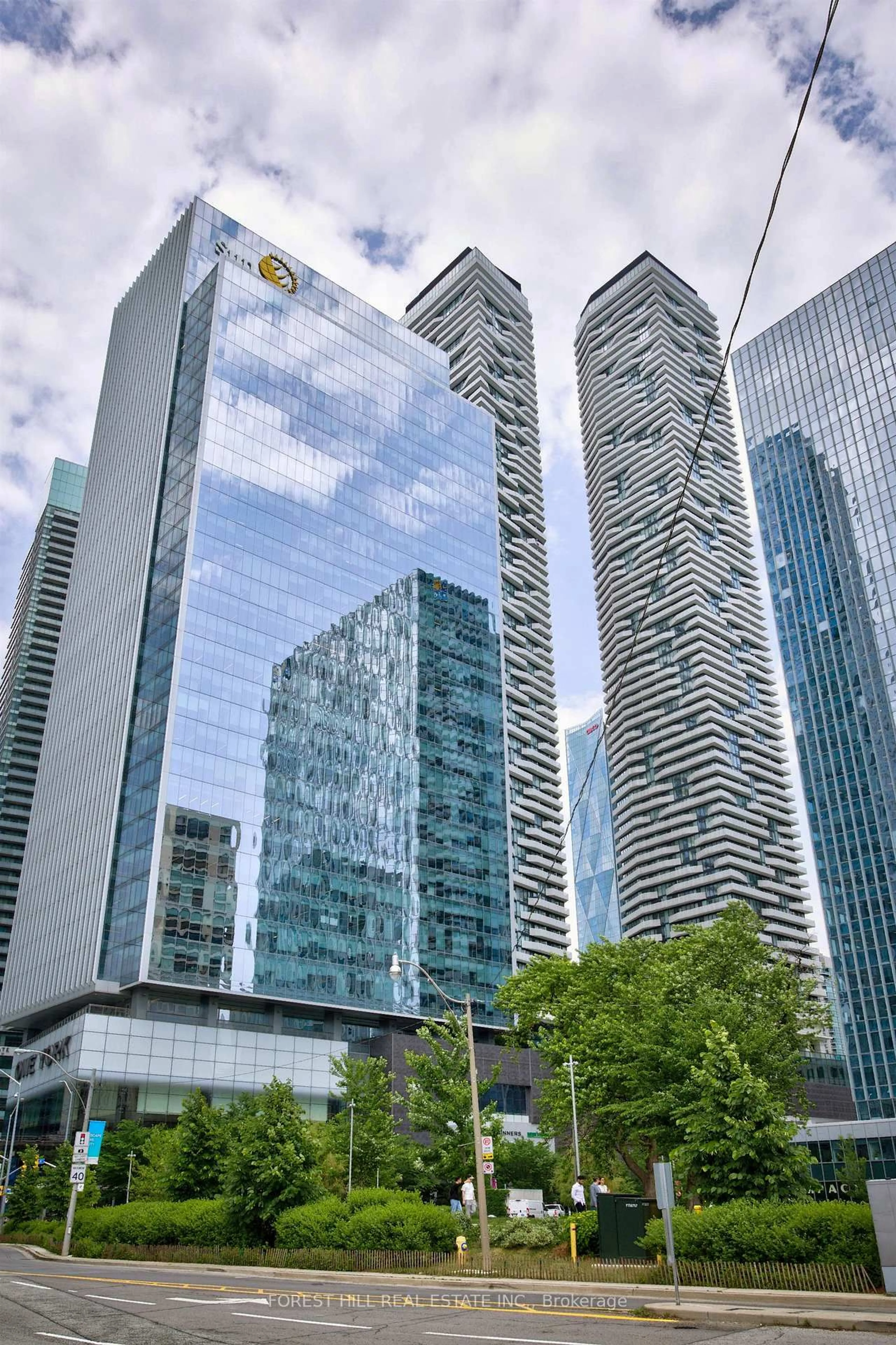 Blurry image for 100 Harbour St #5410, Toronto Ontario M5J 0B5