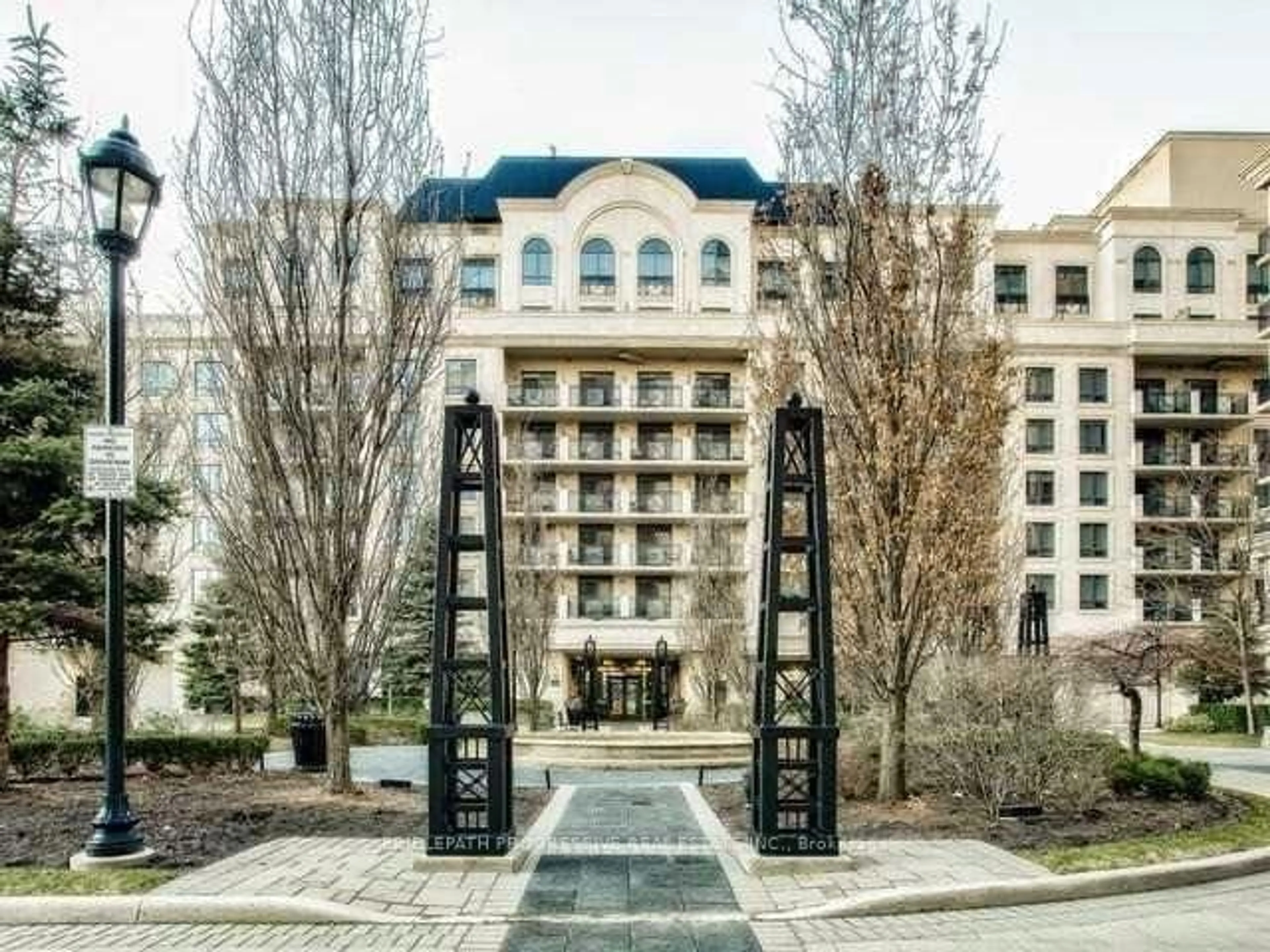 Indoor foyer for 650 Sheppard Ave #307, Toronto Ontario M2K 3E4