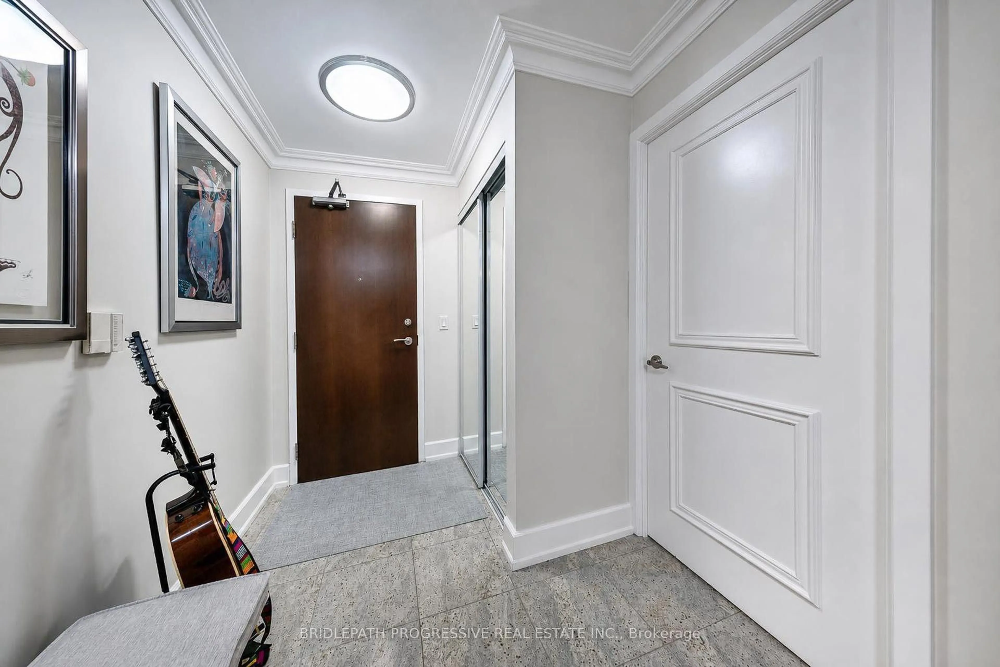 Indoor entryway for 650 Sheppard Ave #307, Toronto Ontario M2K 3E4