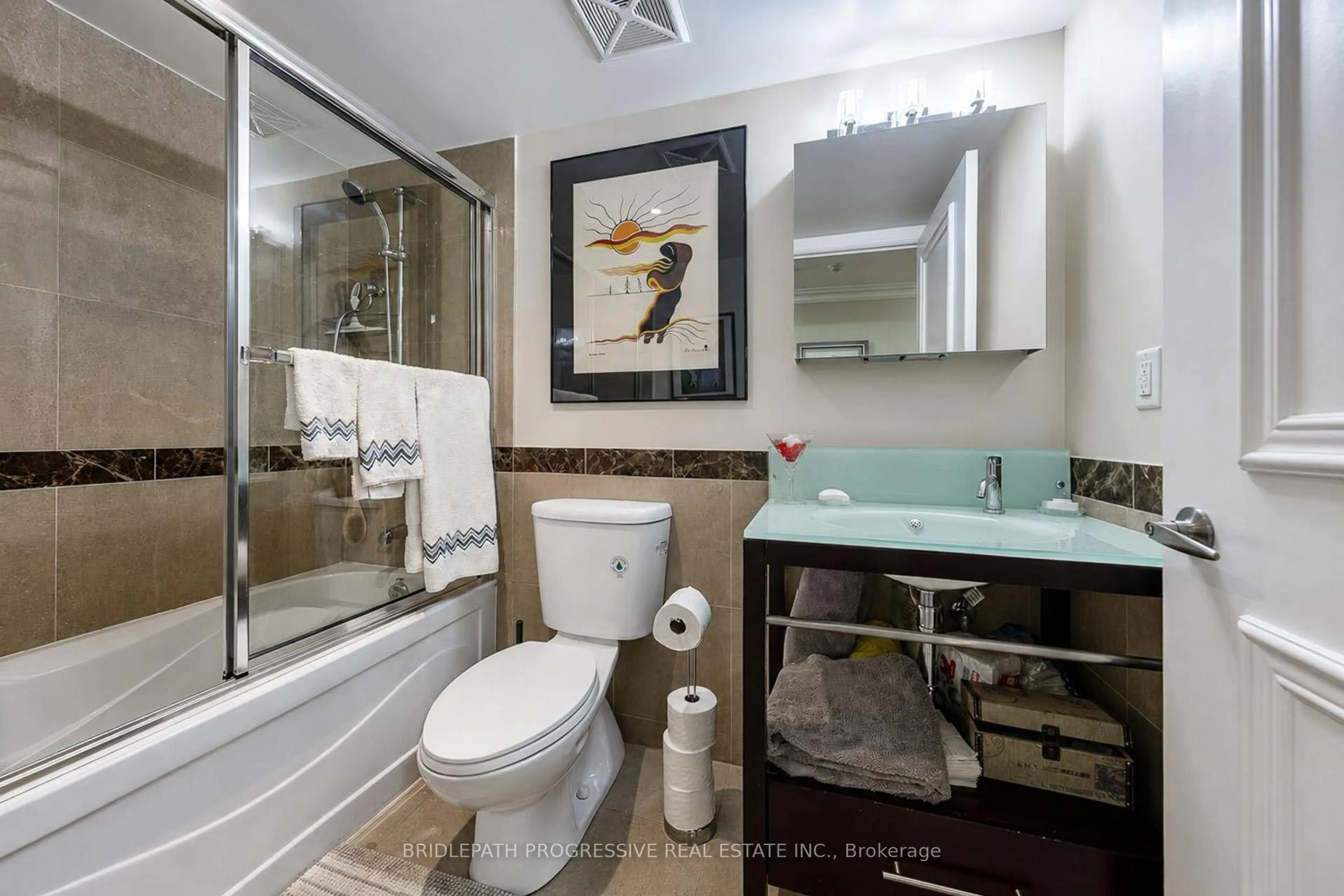 Standard bathroom, ceramic/tile floor for 650 Sheppard Ave #307, Toronto Ontario M2K 3E4