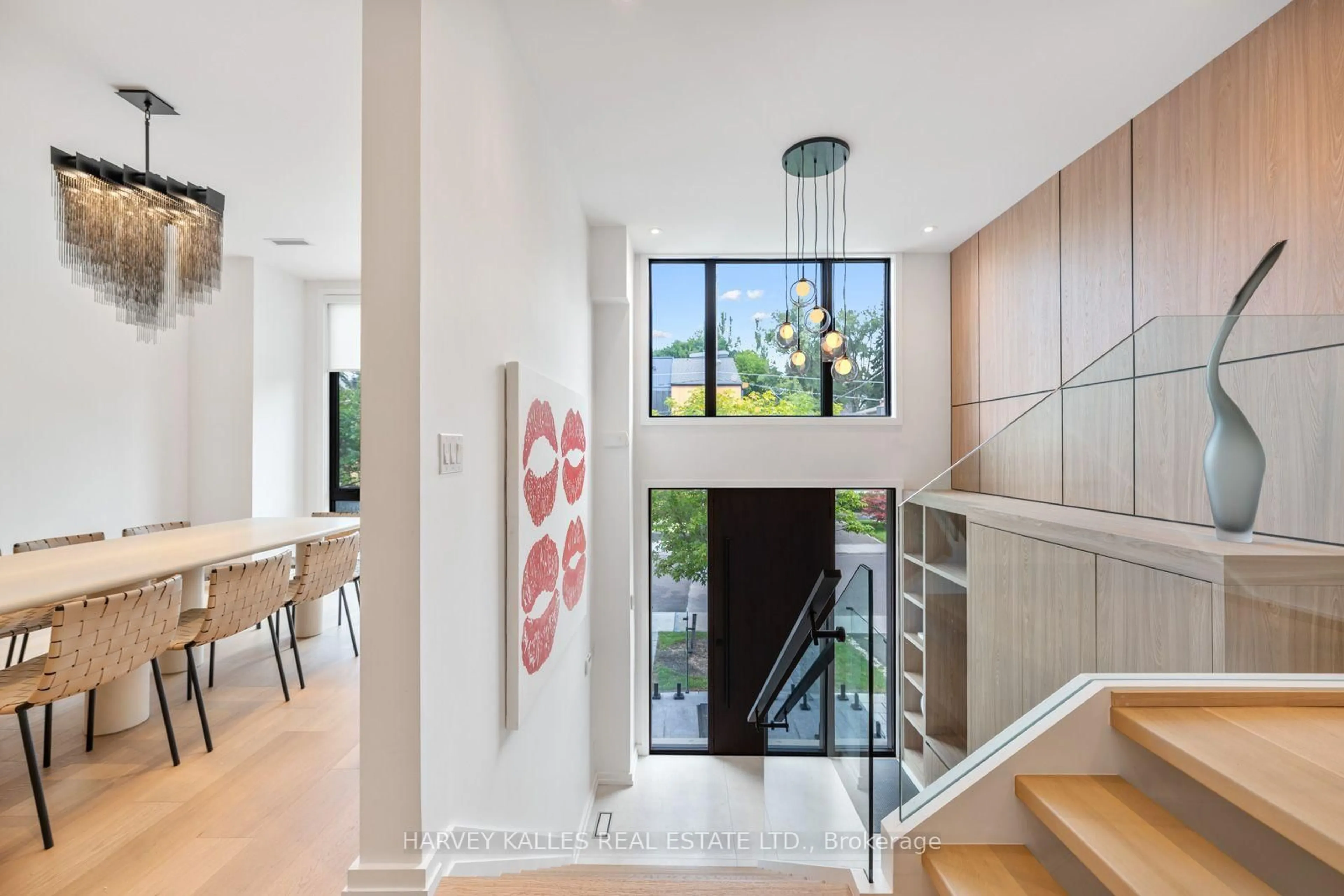 Indoor foyer for 45 Gloucester Grve, Toronto Ontario M6C 2A2