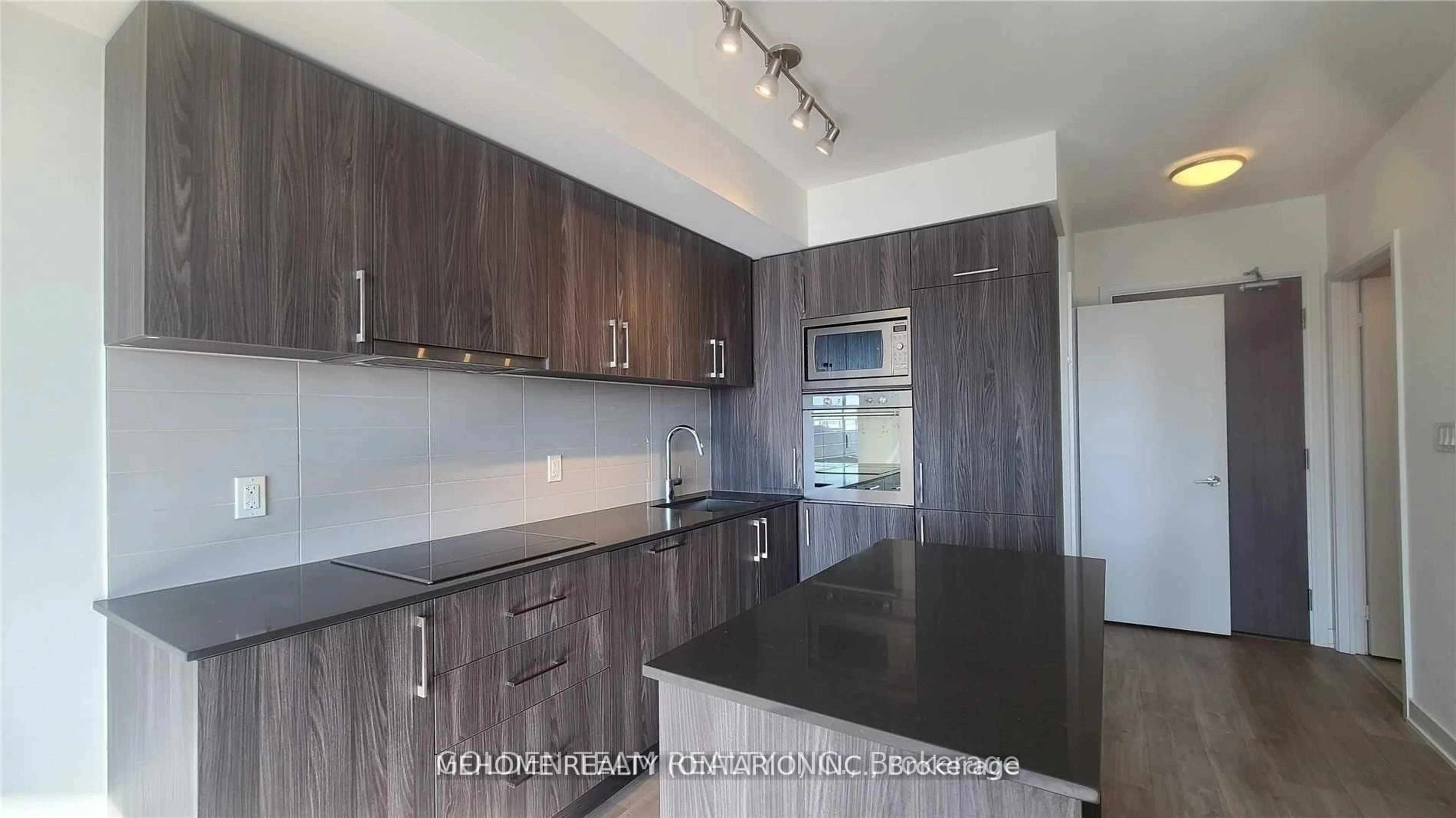 Standard kitchen, wood/laminate floor for 27 Bathurst St #711, Toronto Ontario M5V 2P1