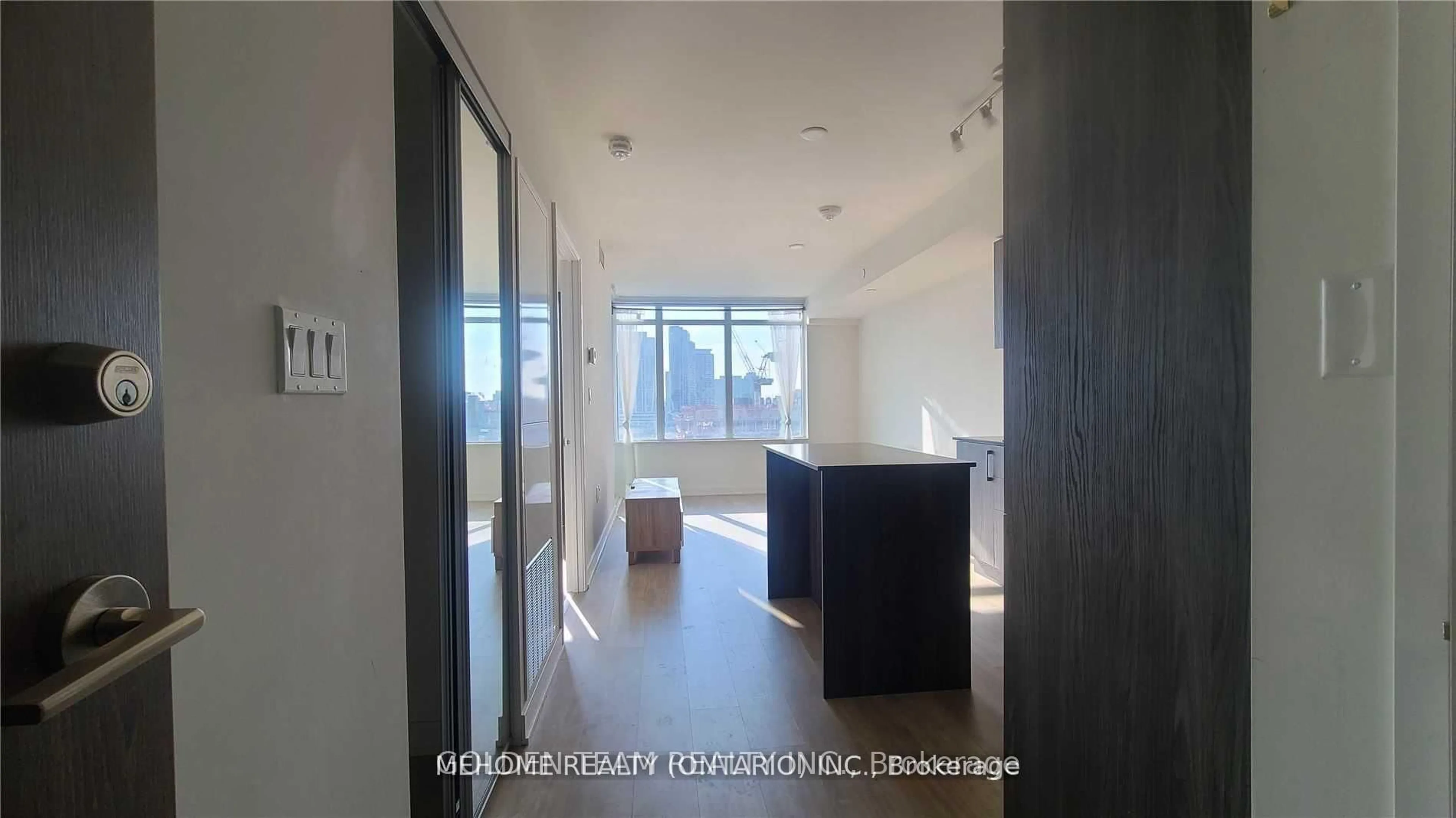 Indoor foyer for 27 Bathurst St #711, Toronto Ontario M5V 2P1