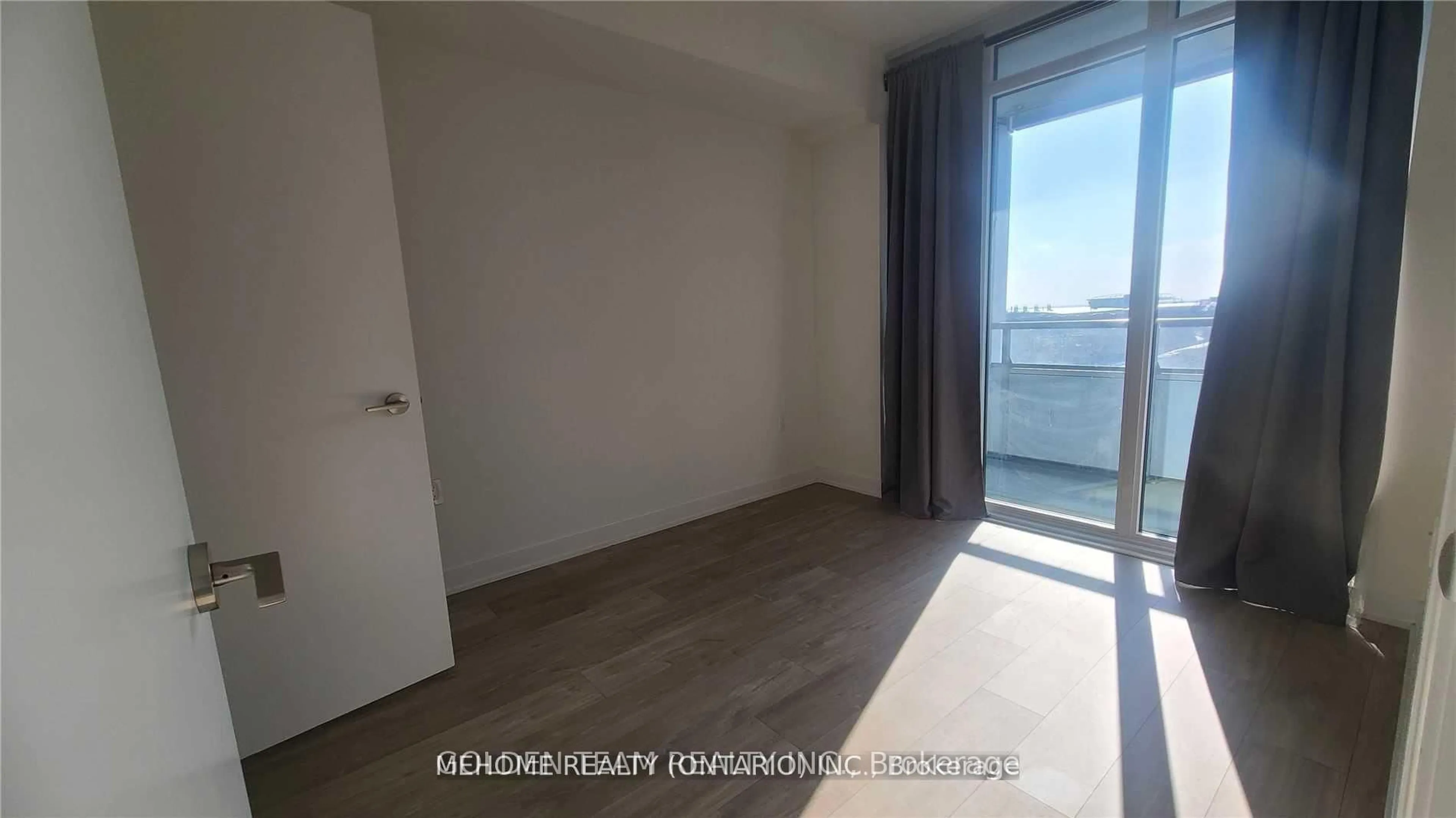 A pic of a room for 27 Bathurst St #711, Toronto Ontario M5V 2P1